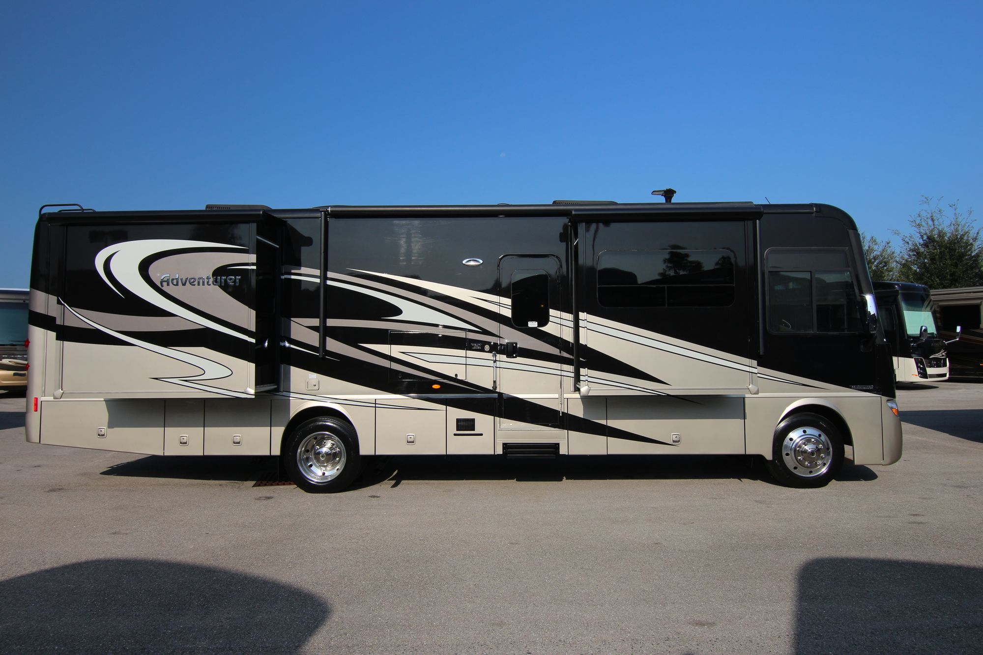 Used 2015 Winnebago Adventurer 35P Class A  For Sale