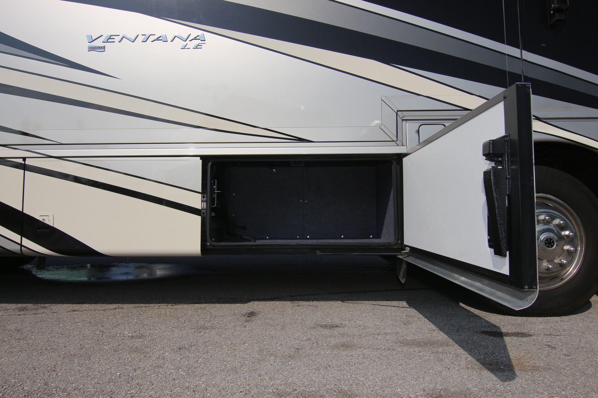 Used 2017 Newmar Ventana Le 3412 Class A  For Sale