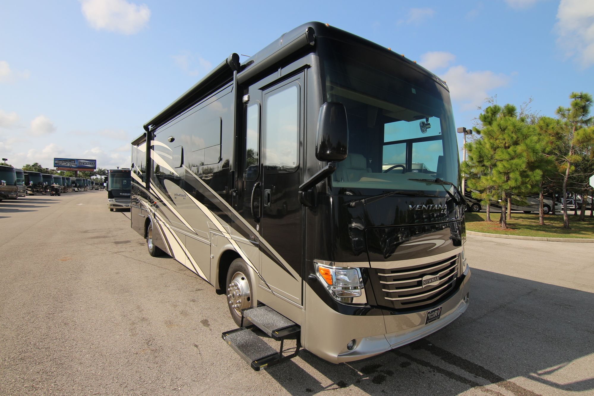 Used 2017 Newmar Ventana Le 3412 Class A  For Sale