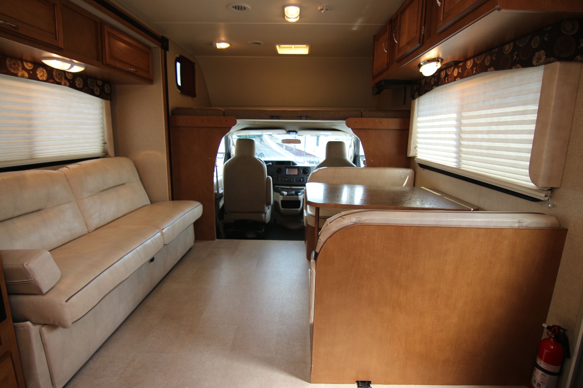 Used 2016 Winnebago Minnie Winnie 31H Class C  For Sale