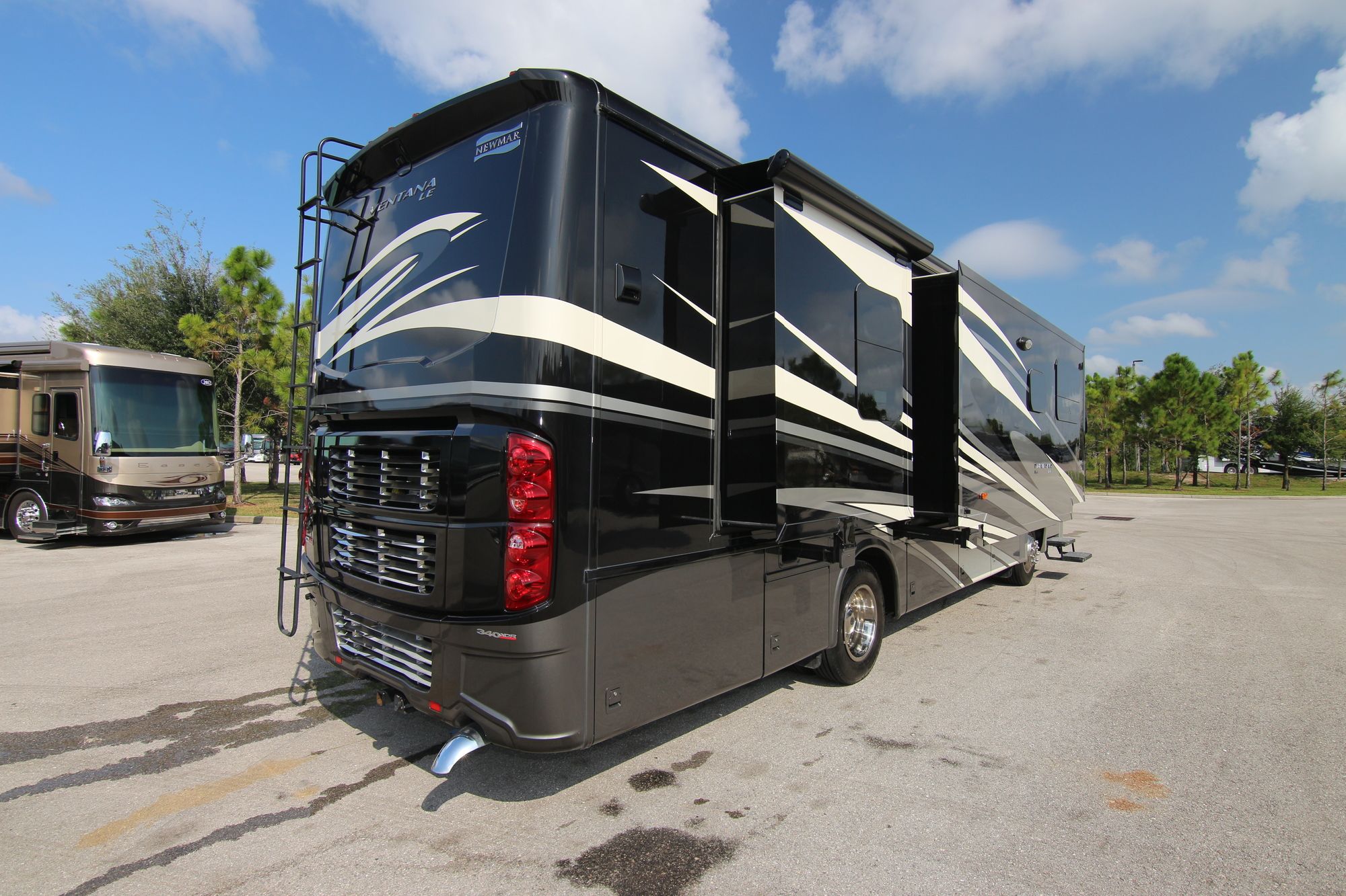 Used 2017 Newmar Ventana Le 3412 Class A  For Sale