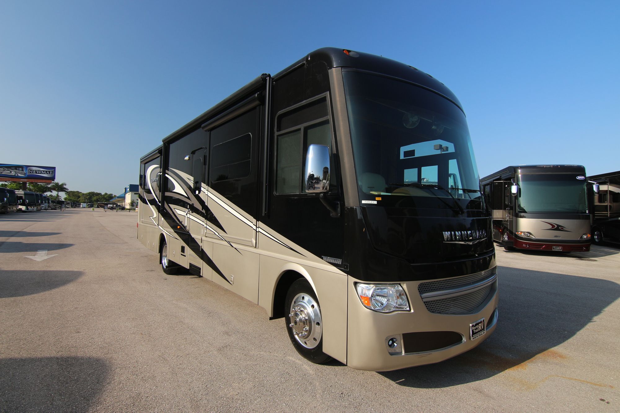 Used 2015 Winnebago Adventurer 35P Class A  For Sale