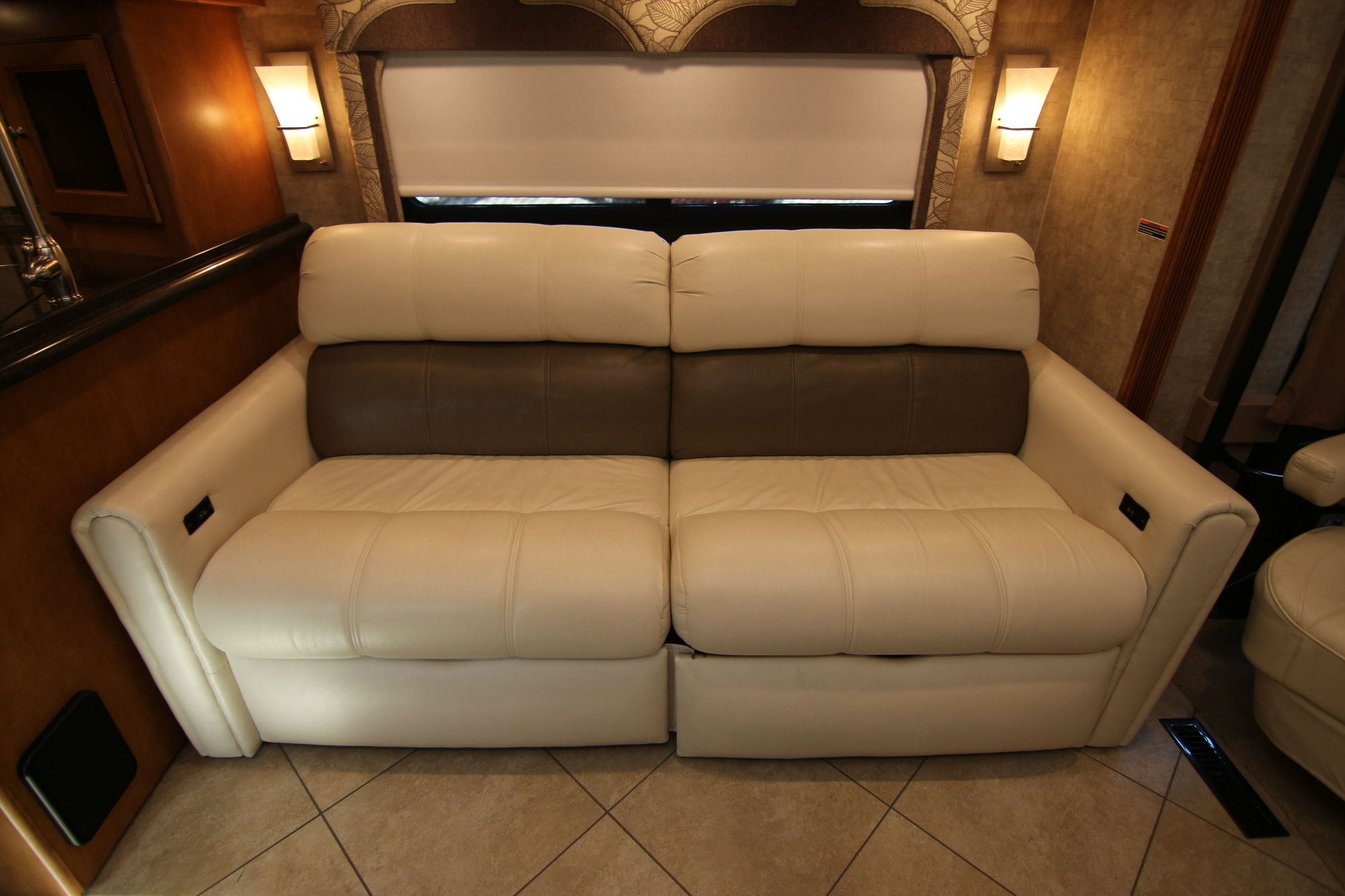 Used 2015 Winnebago Adventurer 35P Class A  For Sale