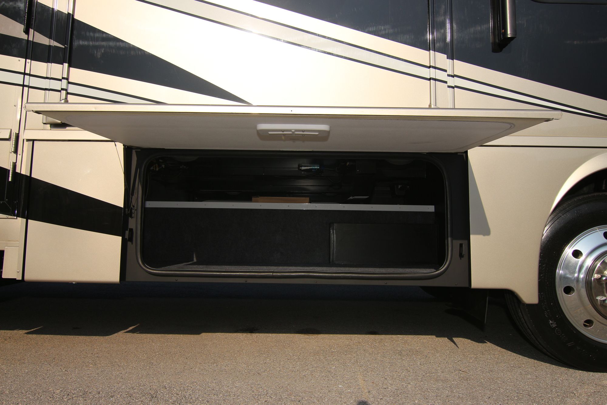 Used 2015 Winnebago Adventurer 35P Class A  For Sale