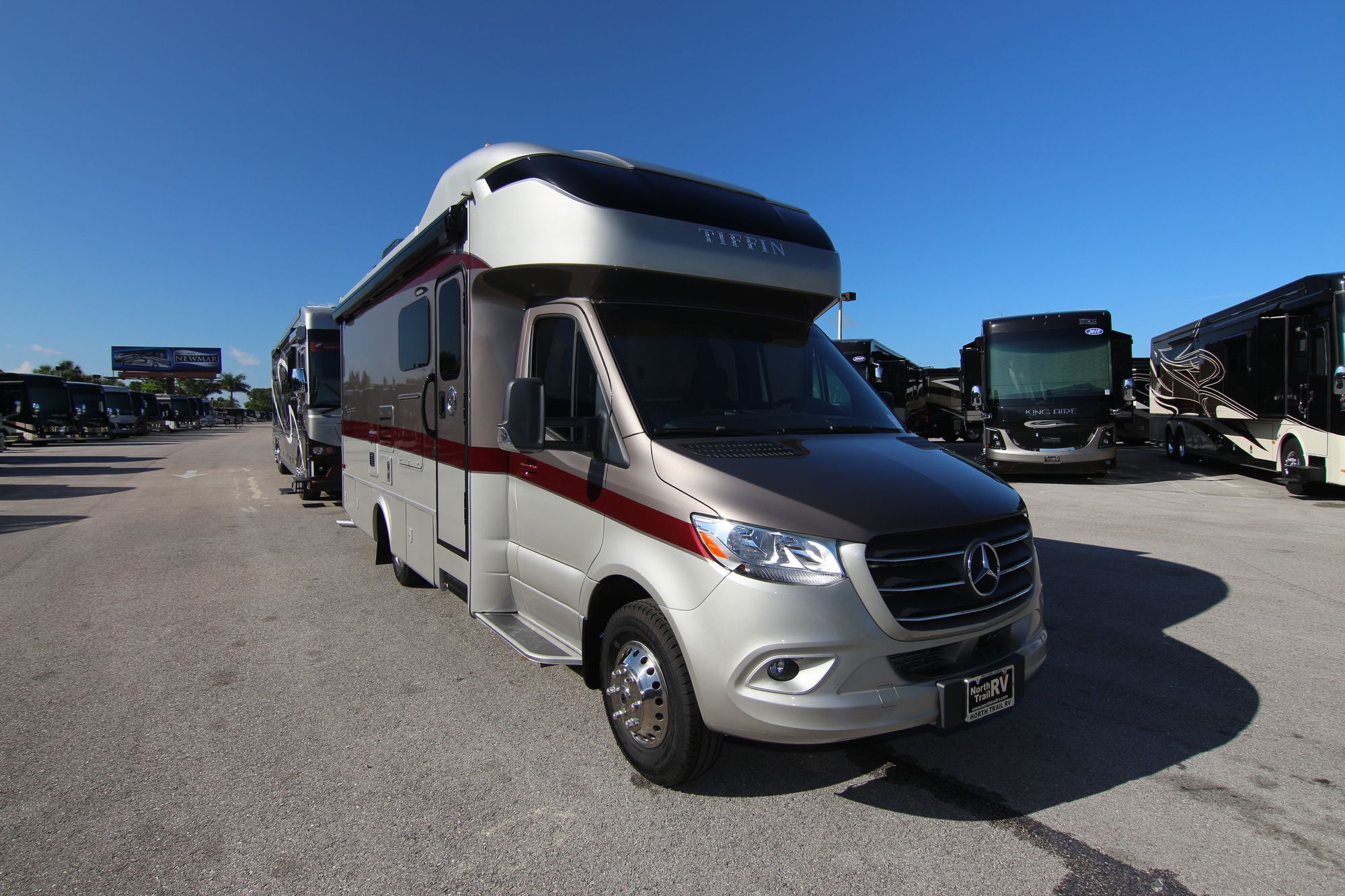 New 2020 Tiffin Motor Homes Wayfarer 25RW Class C  For Sale