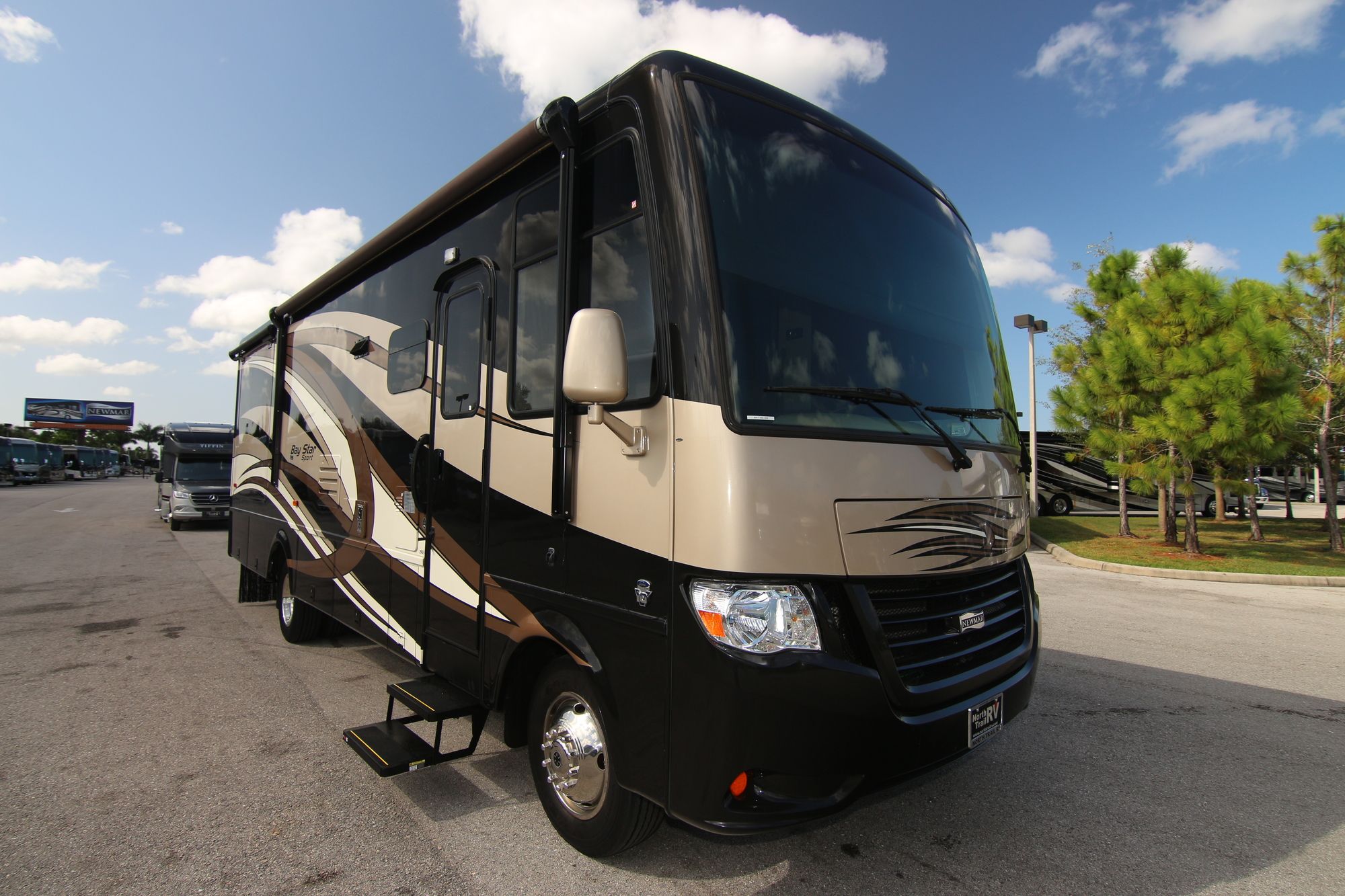 Used 2017 Newmar Bay Star Sport 2903 Class A  For Sale