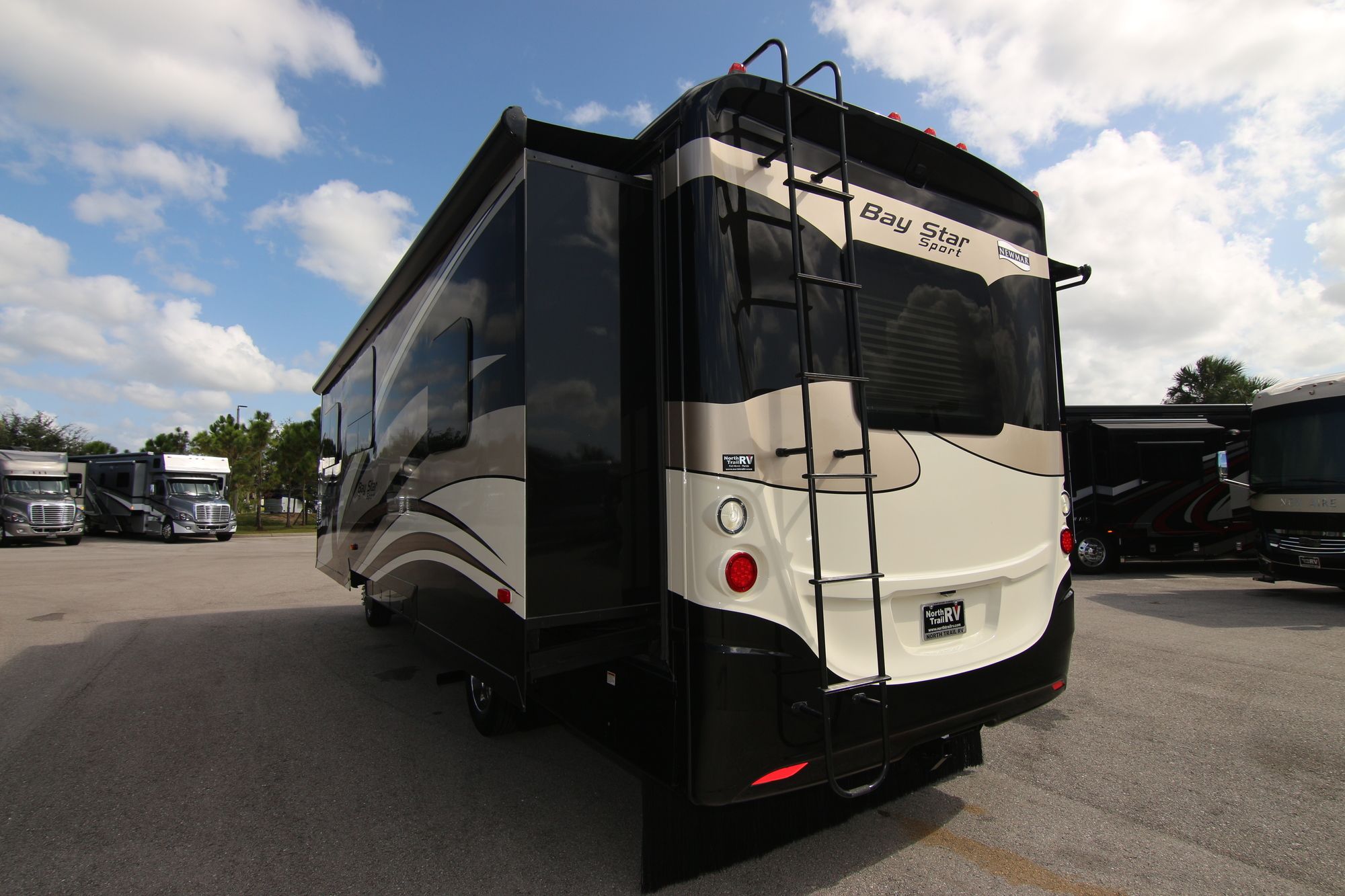 Used 2017 Newmar Bay Star Sport 2903 Class A  For Sale