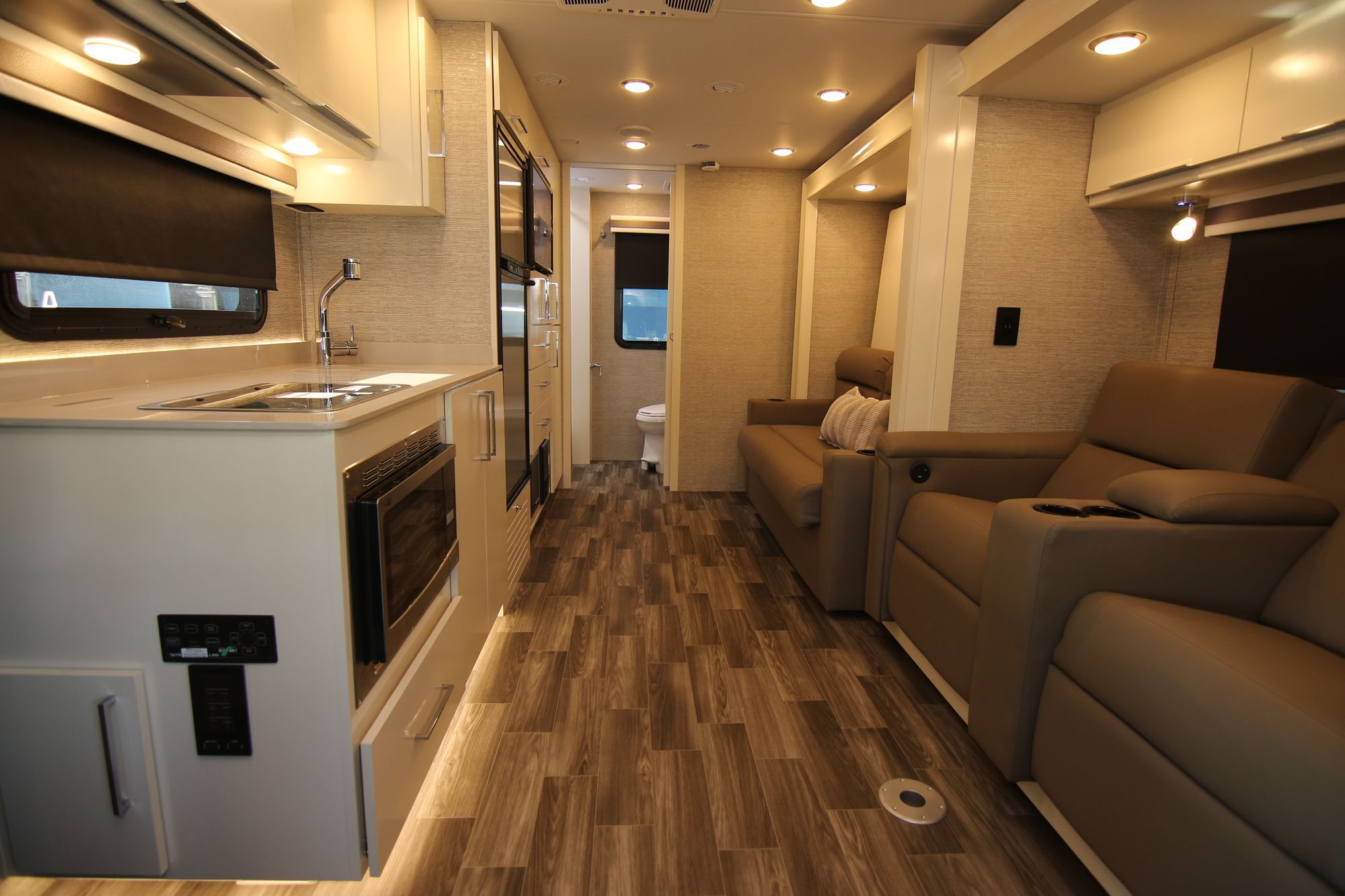 New 2020 Tiffin Motor Homes Wayfarer 25RW Class C  For Sale