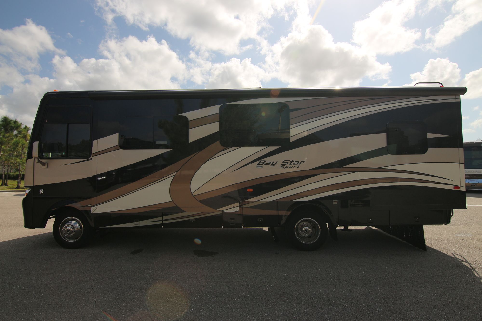 Used 2017 Newmar Bay Star Sport 2903 Class A  For Sale