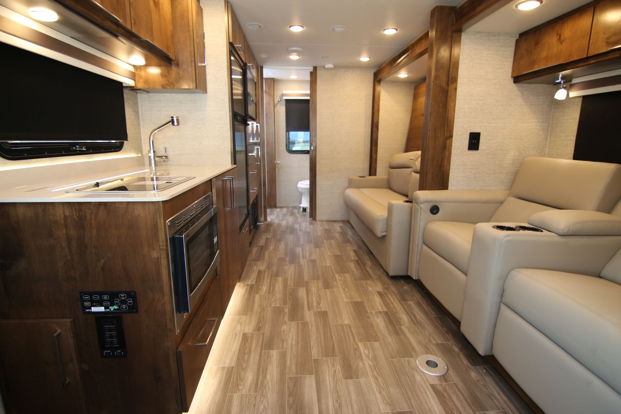 New 2020 Tiffin Motor Homes Wayfarer 25RW Class C  For Sale