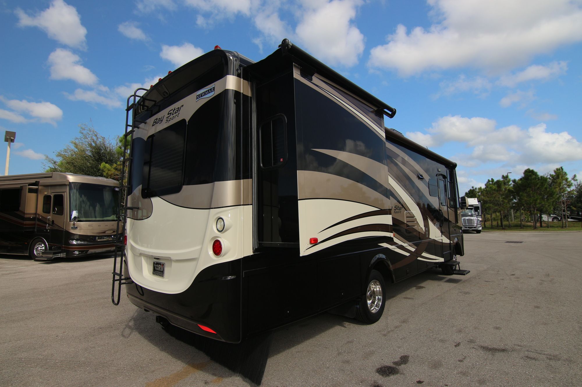 Used 2017 Newmar Bay Star Sport 2903 Class A  For Sale