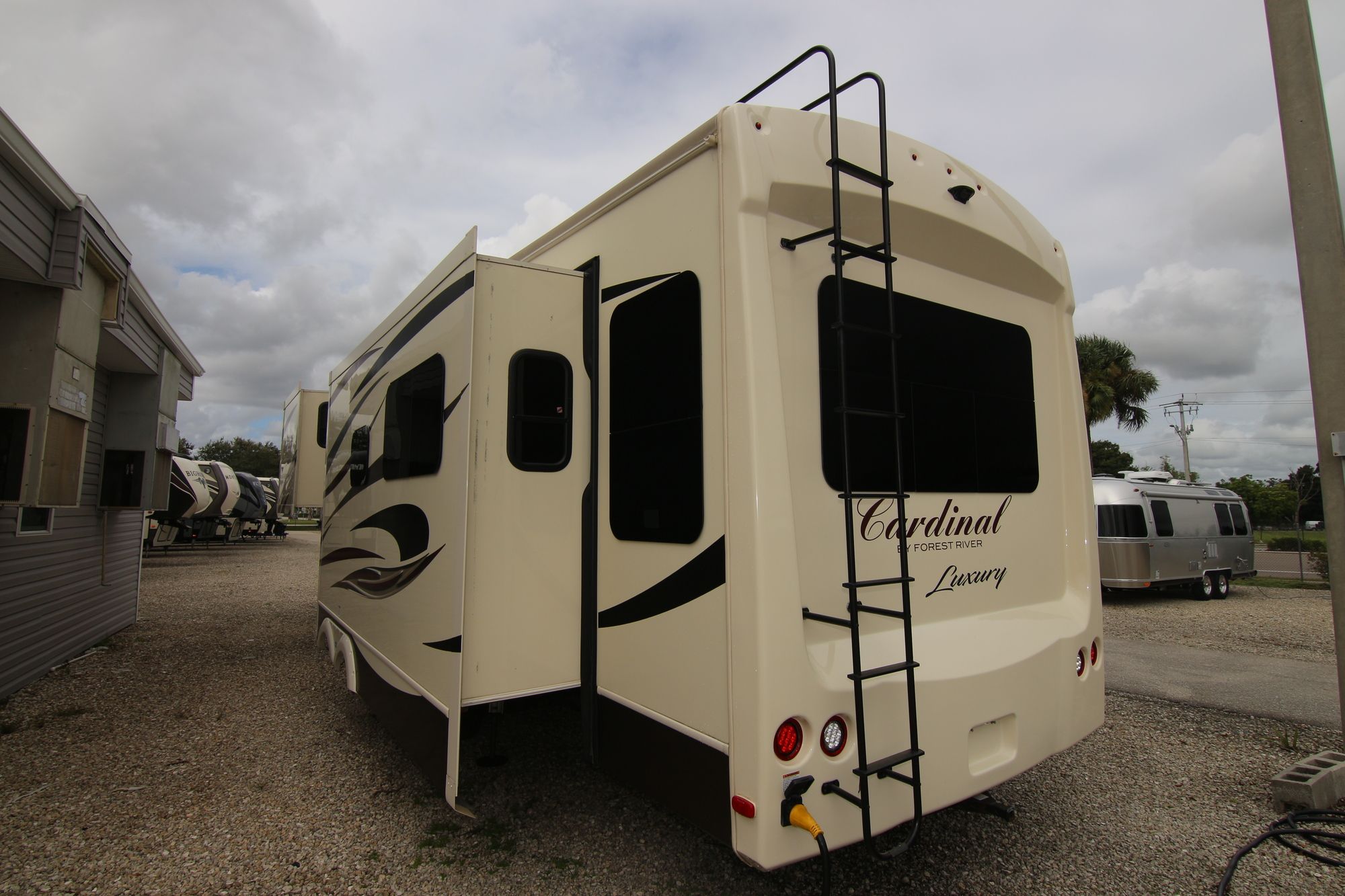 Used 2018 Forest River Cardinal 3350RL Fifth Wheel  For Sale