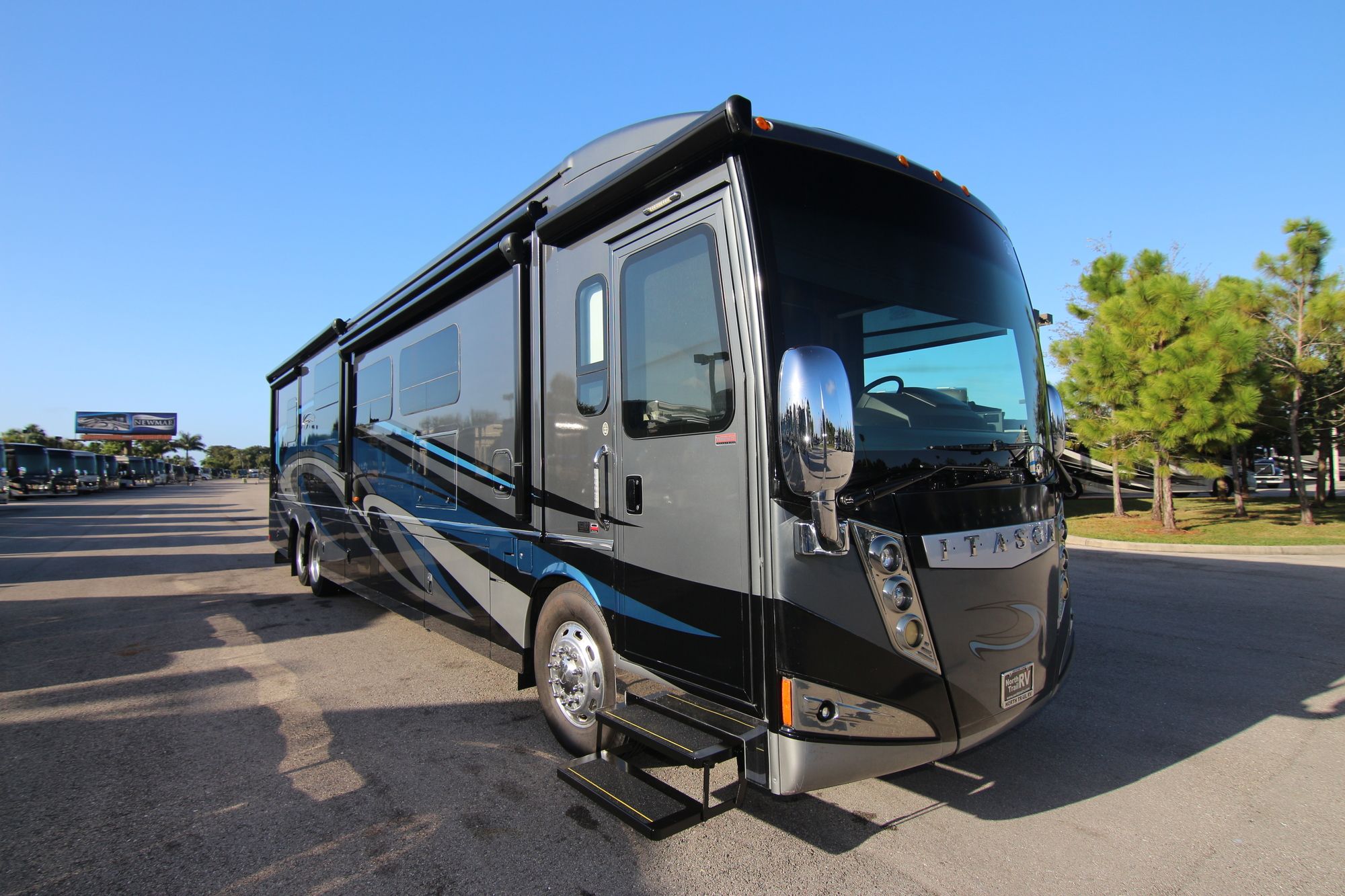 Used 2014 Itasca Ellipse 42GD Class A  For Sale