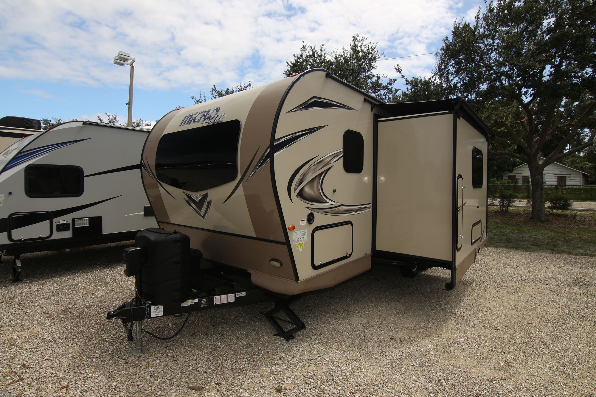 Used 2019 Forest River Flagstaff 25BRDS Travel Trailer  For Sale