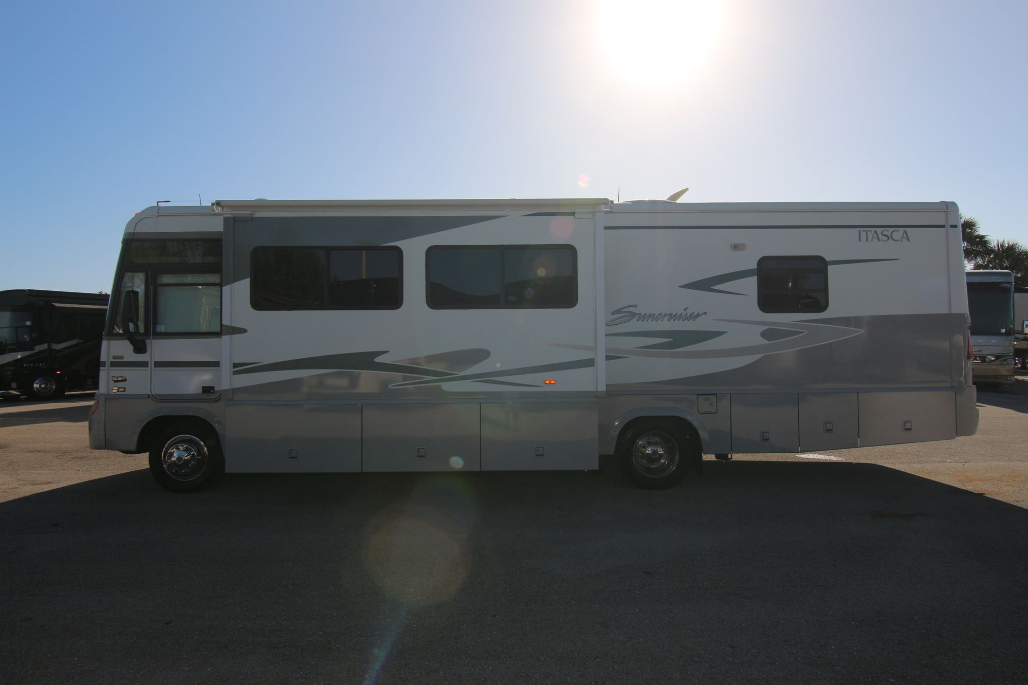 Used 2003 Itasca Suncruiser 33V Class A  For Sale