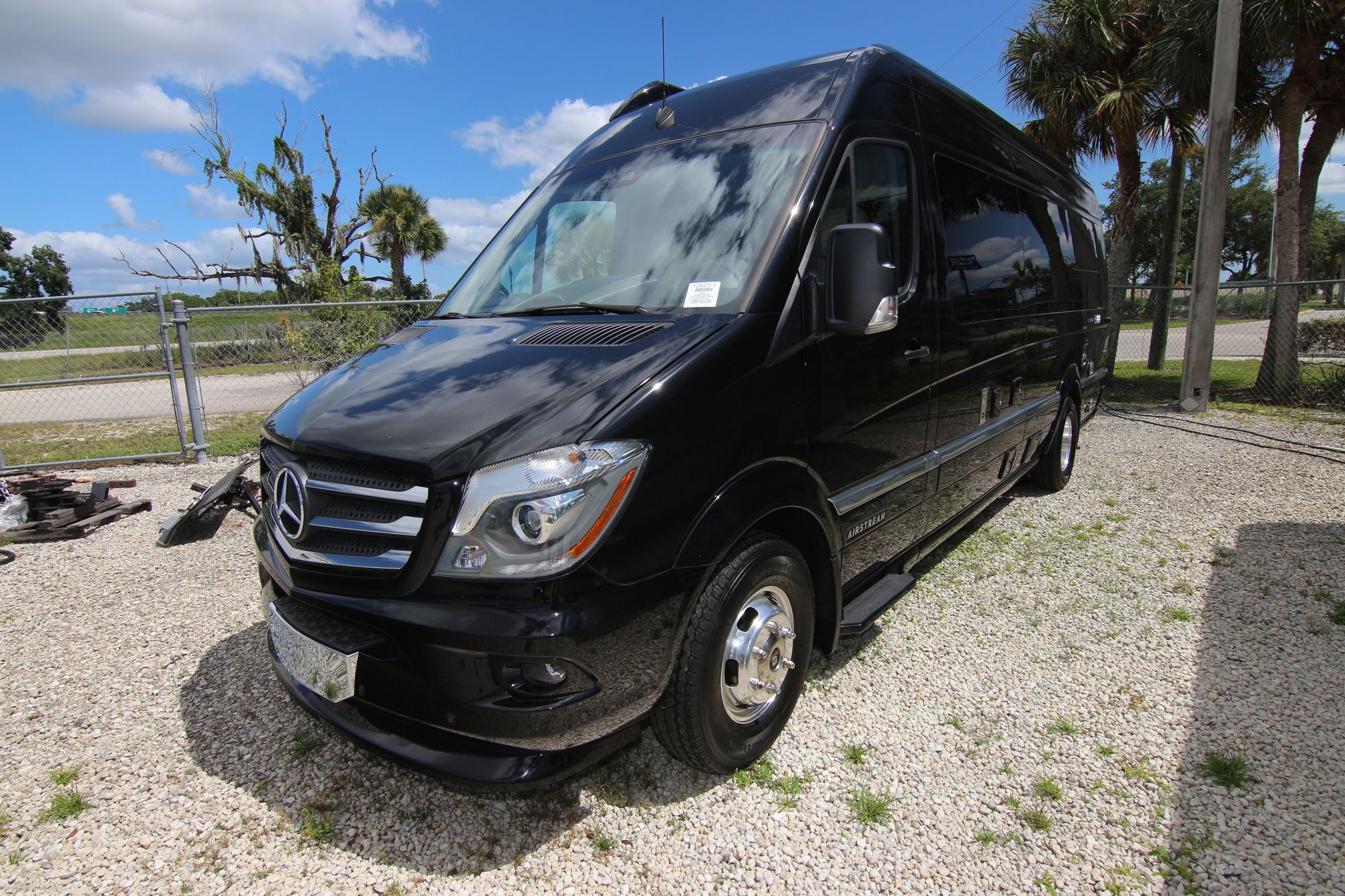 Used 2018 Airstream Ext Grand Tour TOMMY BAHAMA Class B  For Sale