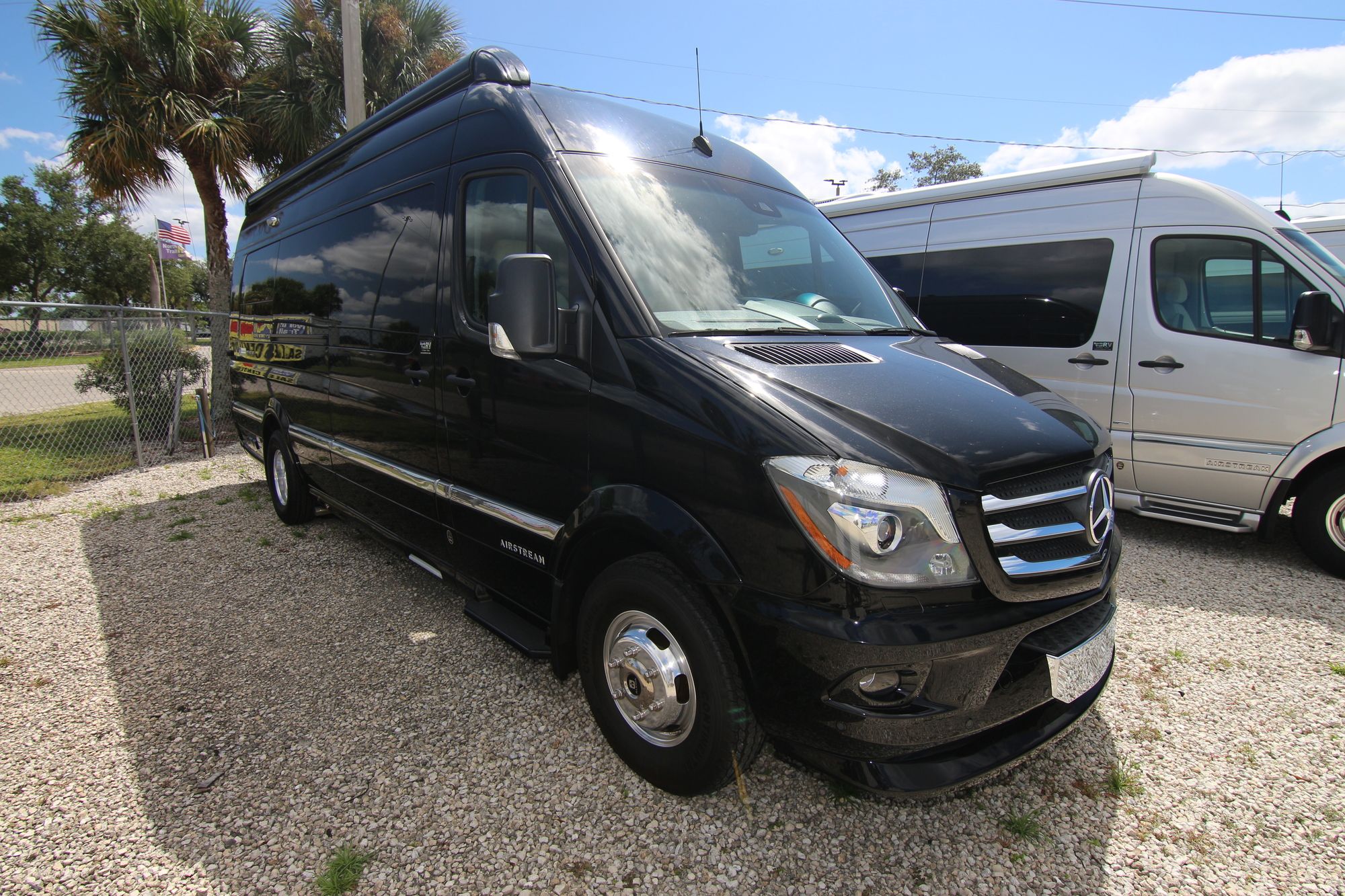 Used 2018 Airstream Ext Grand Tour TOMMY BAHAMA Class B  For Sale
