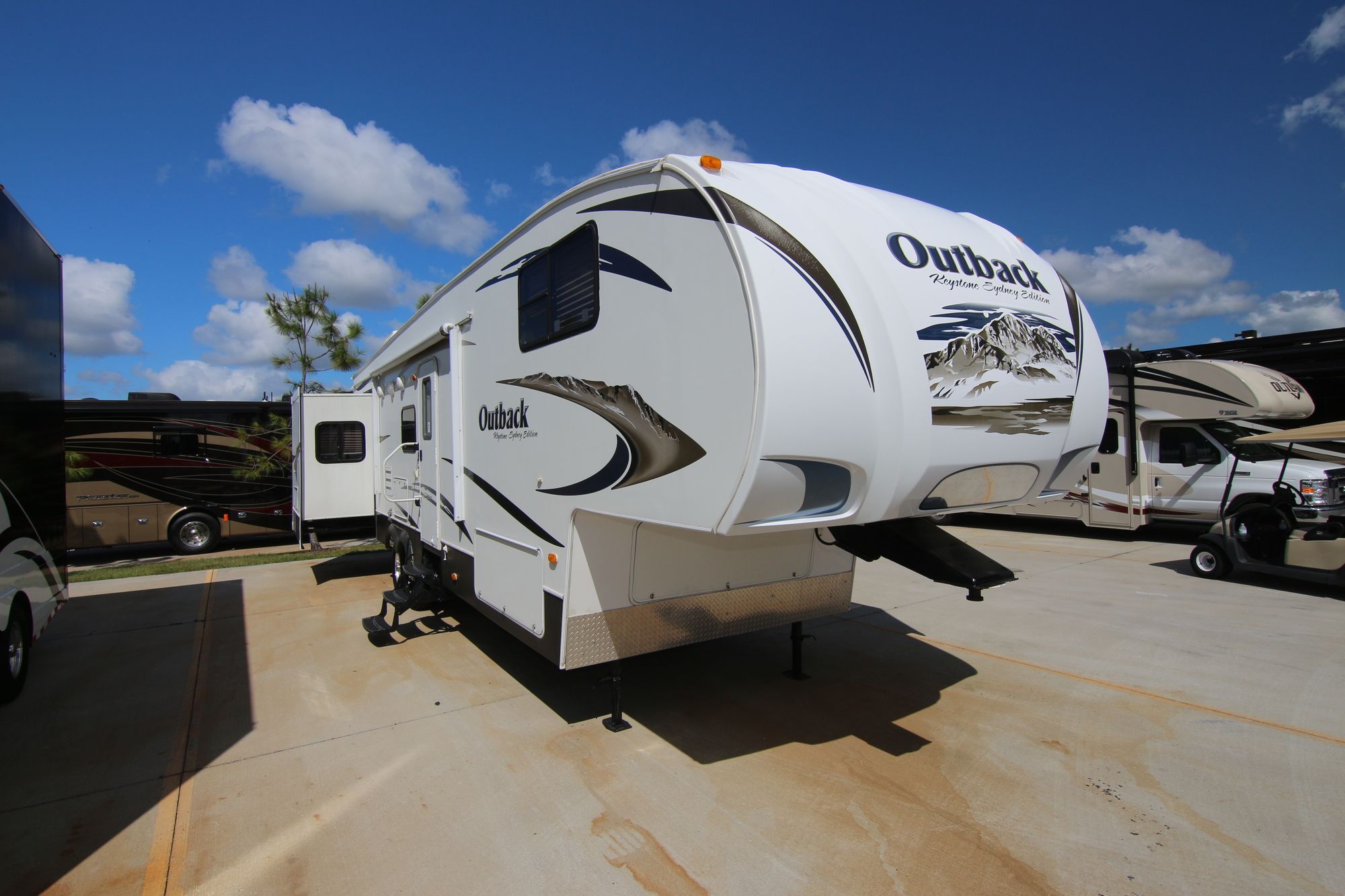 Used 2011 Keystone Outback 329BH Fifth Wheel  For Sale