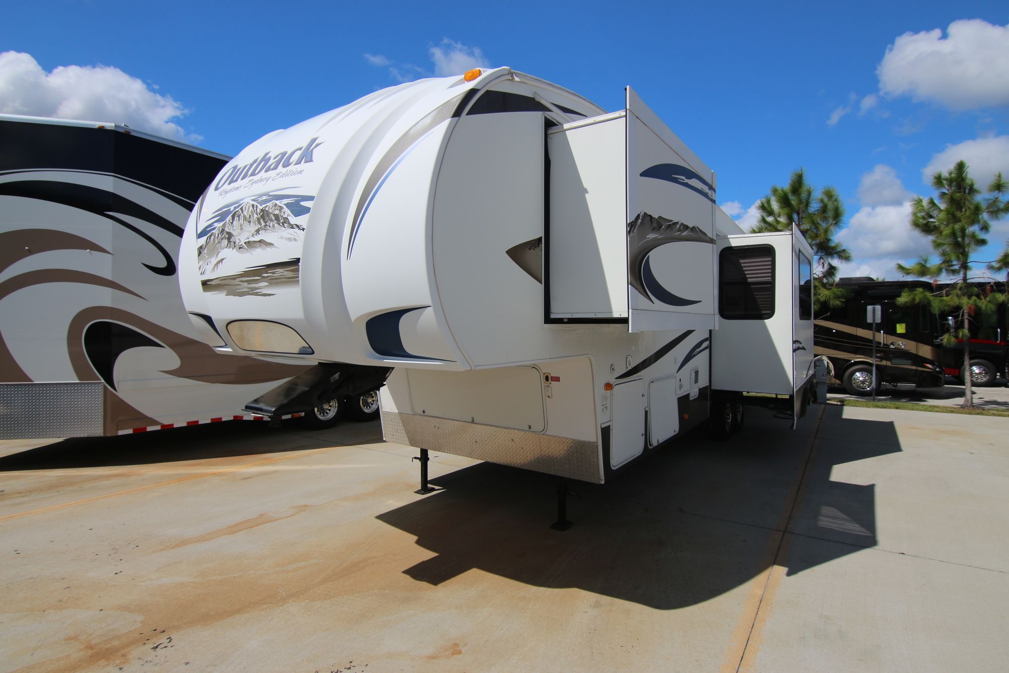 Used 2011 Keystone Outback 329BH Fifth Wheel  For Sale