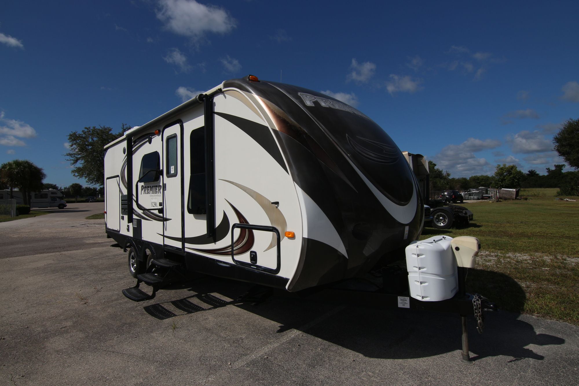 Used 2014 Keystone Bullet Premier 22RB Travel Trailer  For Sale