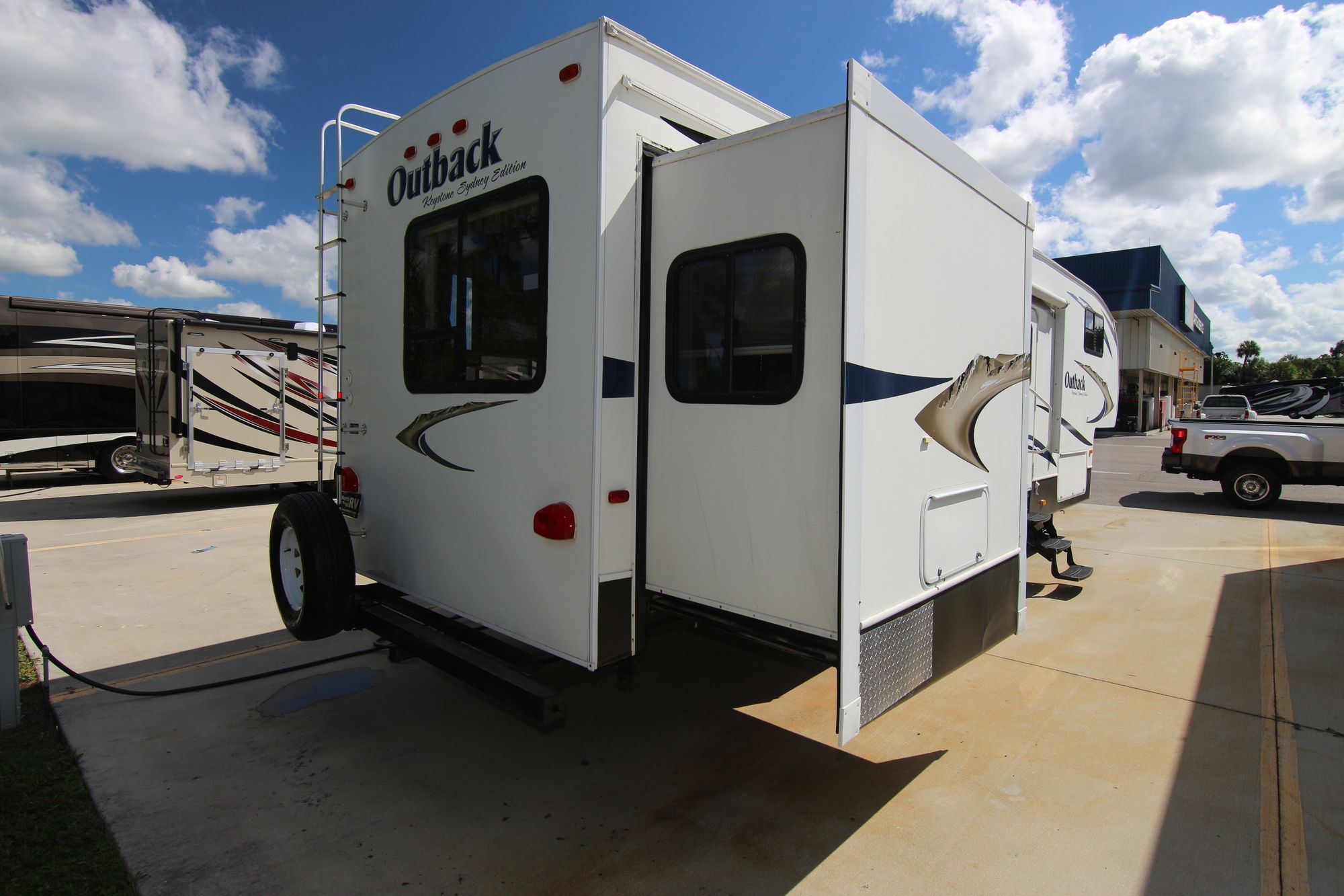 Used 2011 Keystone Outback 329BH Fifth Wheel  For Sale