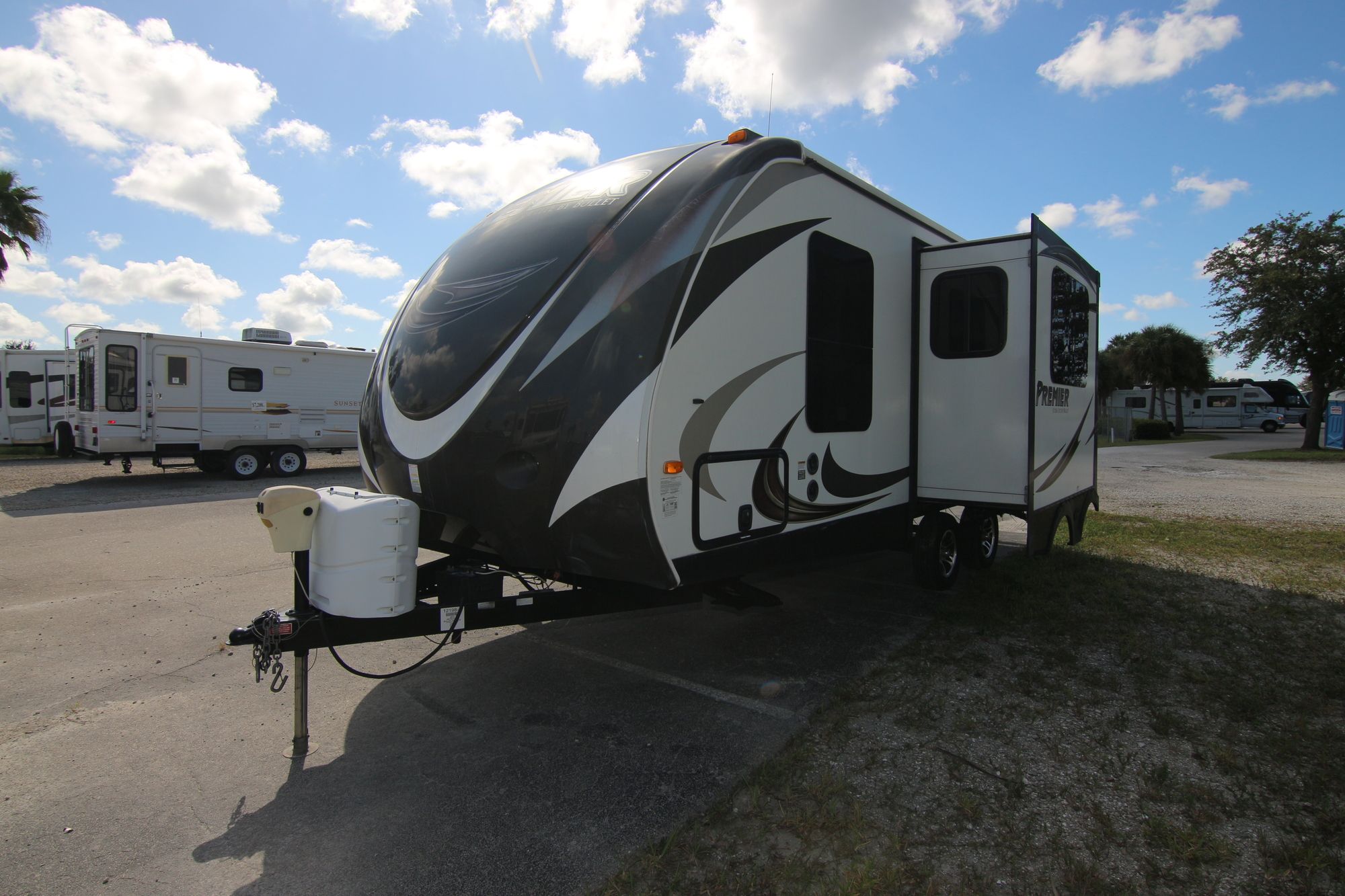 Used 2014 Keystone Bullet Premier 22RB Travel Trailer  For Sale