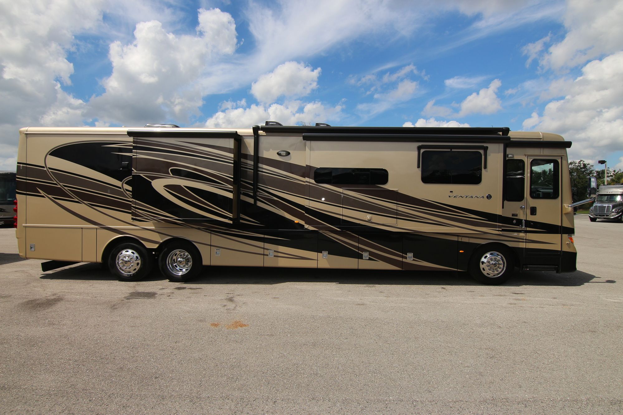 Used 2018 Newmar Ventana 4369 Class A  For Sale