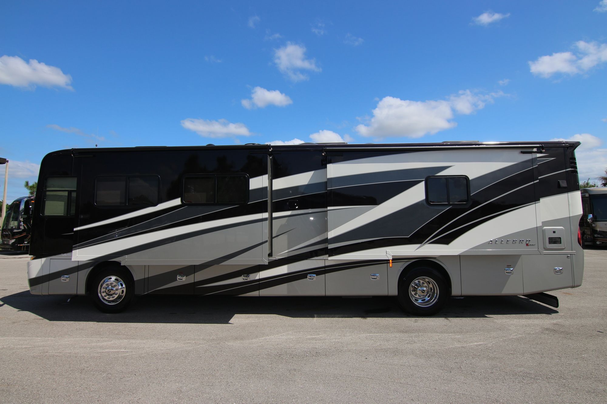 New 2020 Tiffin Motor Homes Allegro Red 37PA Class A  For Sale