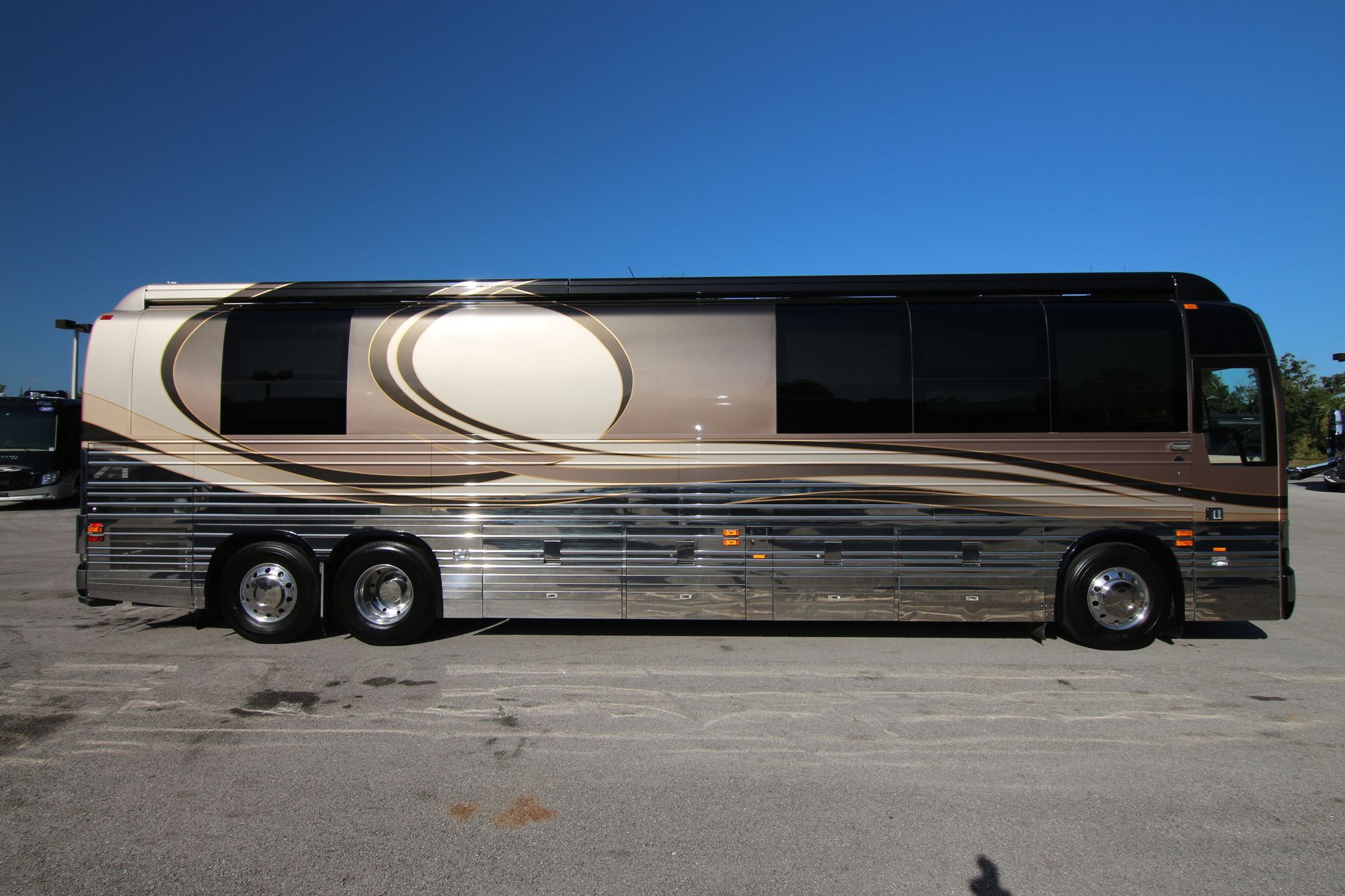 Used 2008 Prevost Parliament XL240 Class A  For Sale