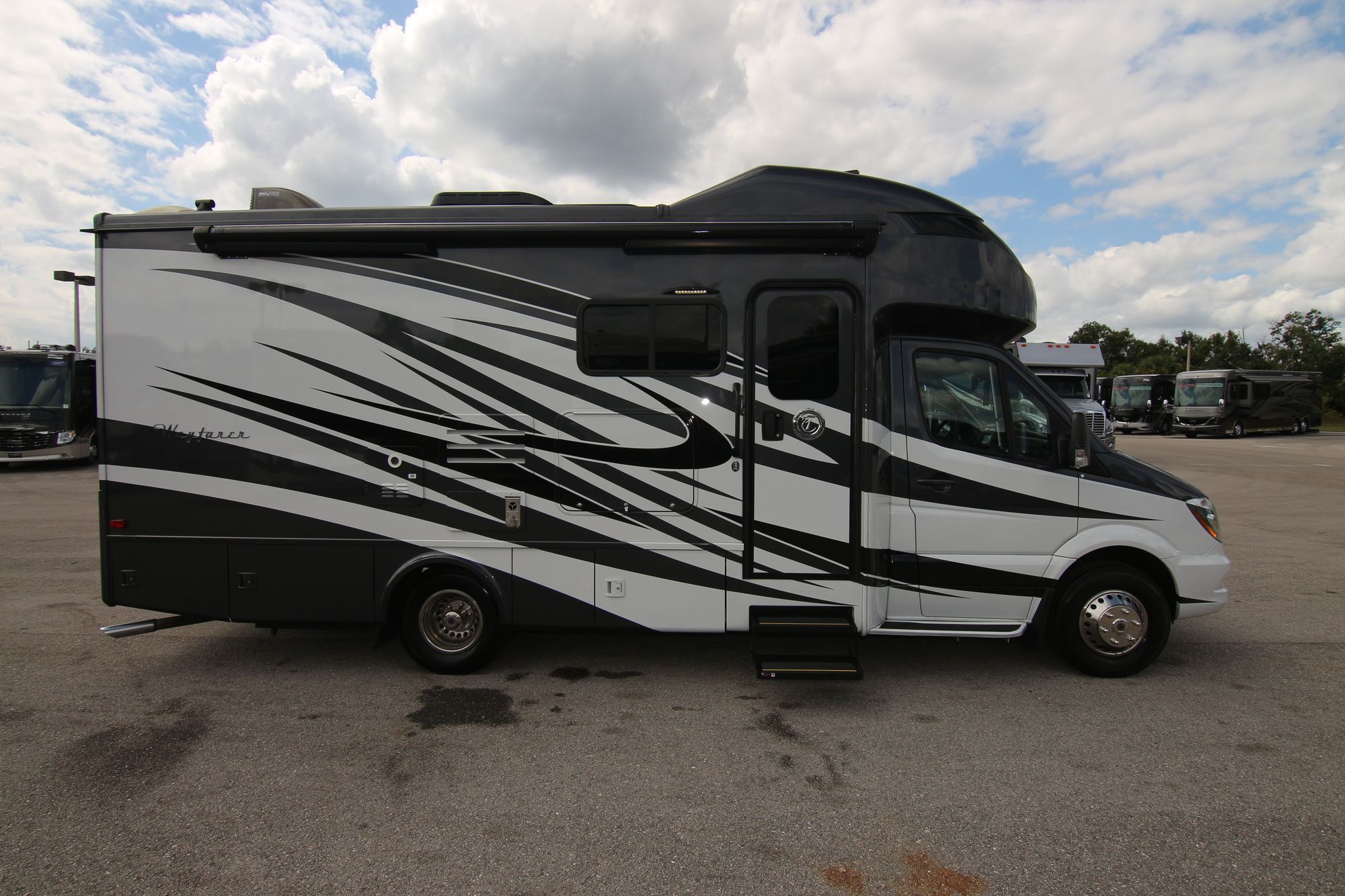 Used 2018 Tiffin Motor Homes Wayfarer 24FW Class C  For Sale