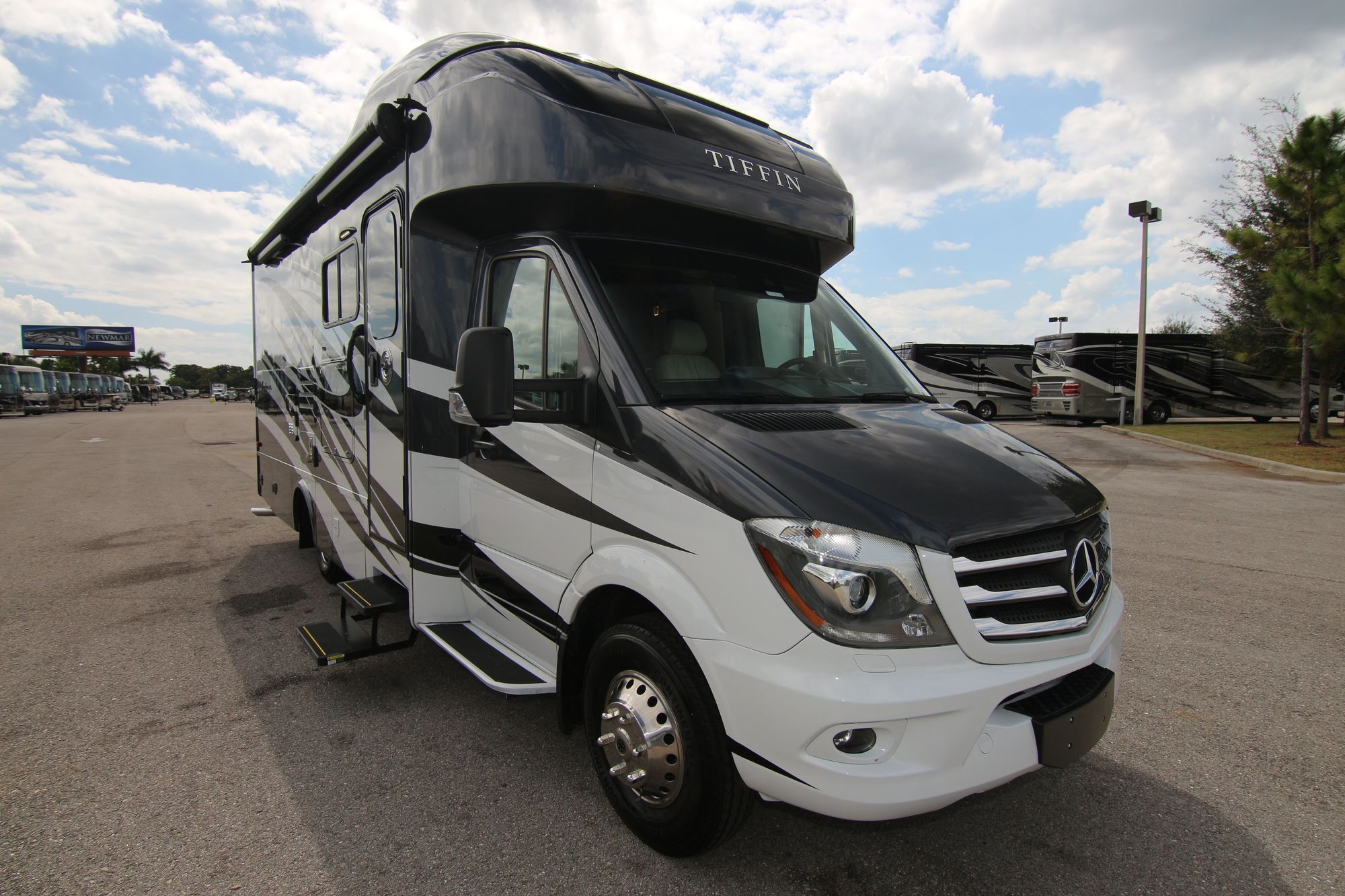 Used 2018 Tiffin Motor Homes Wayfarer 24FW Class C  For Sale