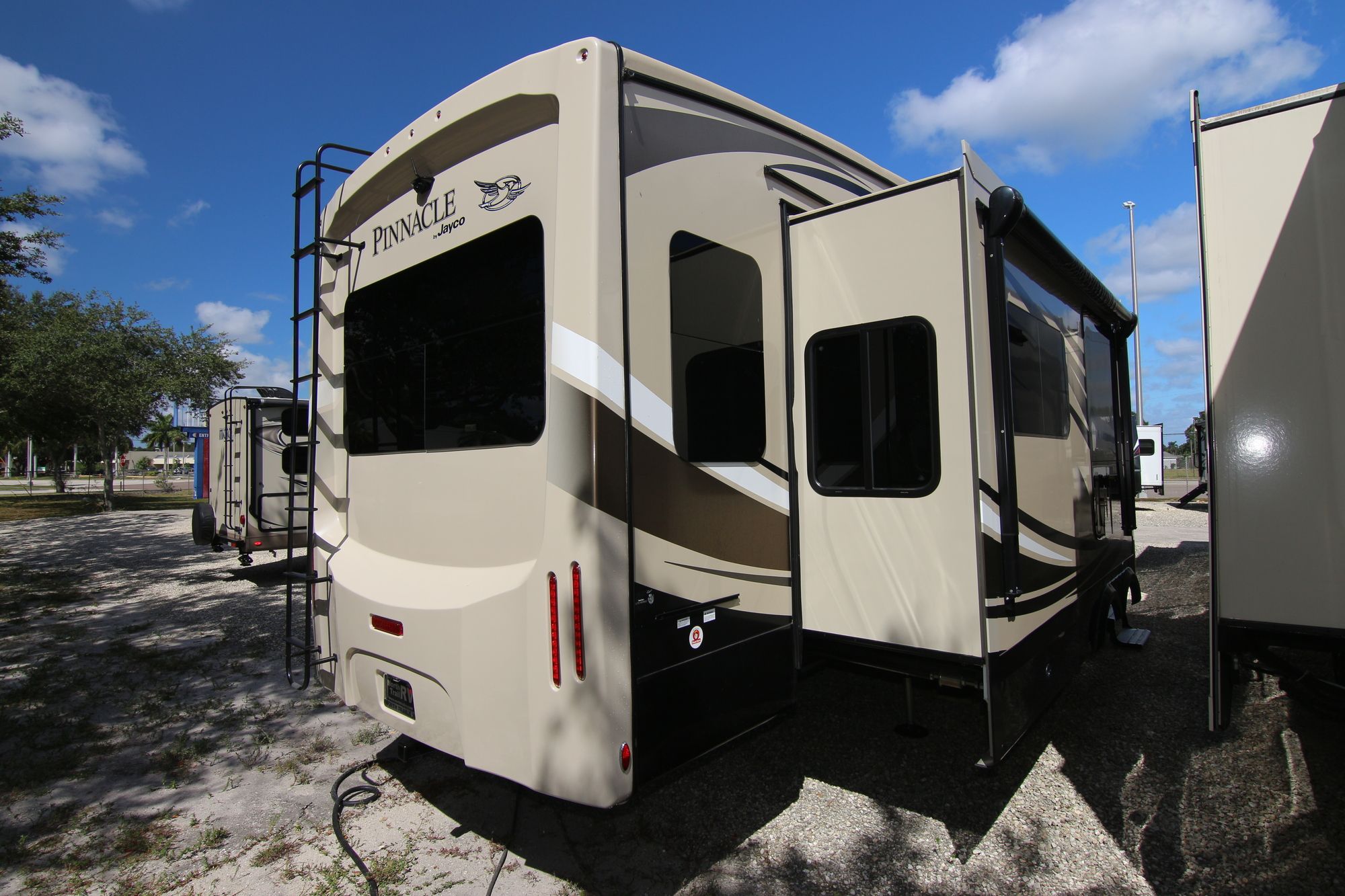 Used 2017 Jayco Pinnacle 36FBTS Fifth Wheel  For Sale