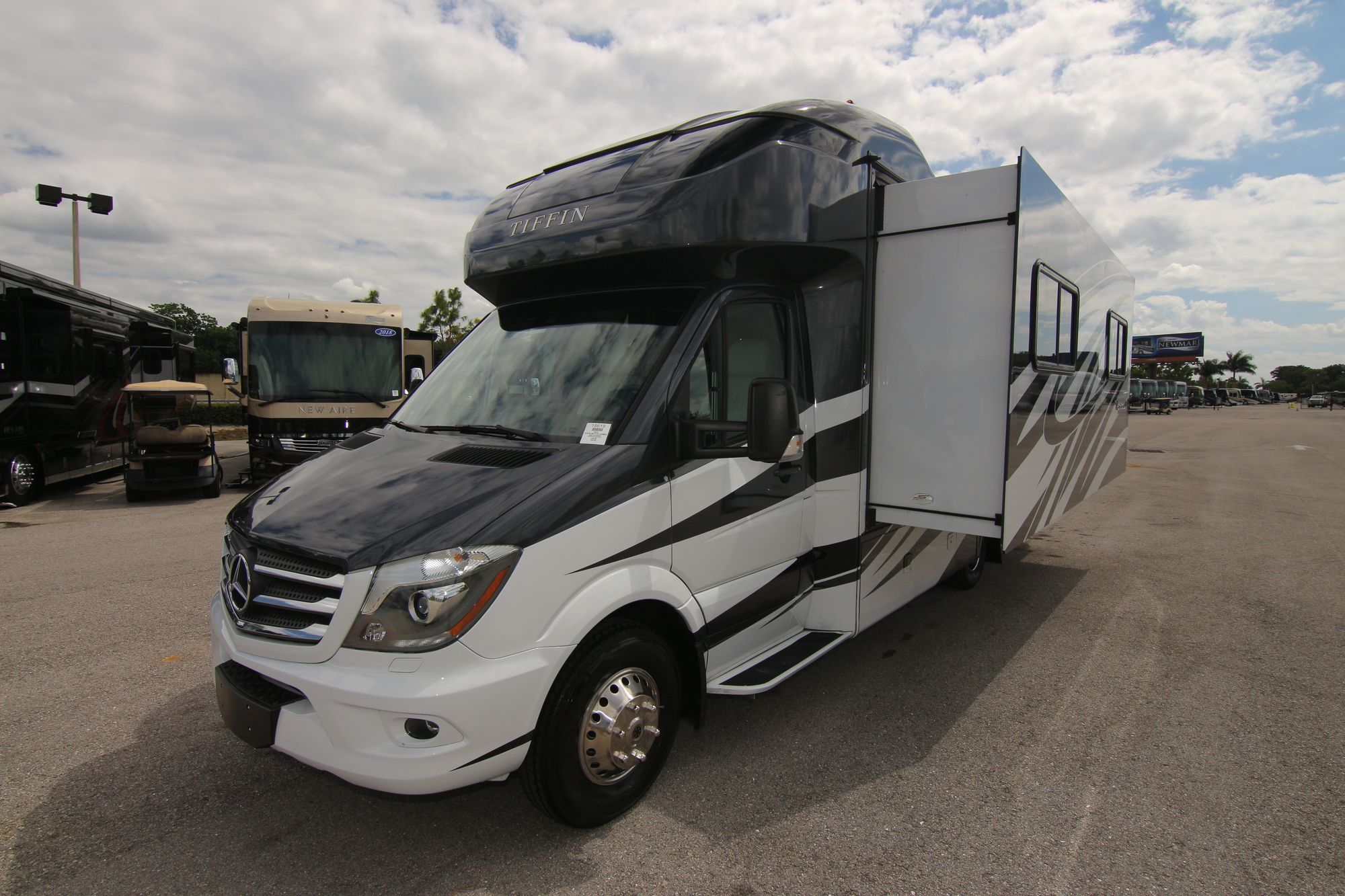 Used 2018 Tiffin Motor Homes Wayfarer 24FW Class C  For Sale