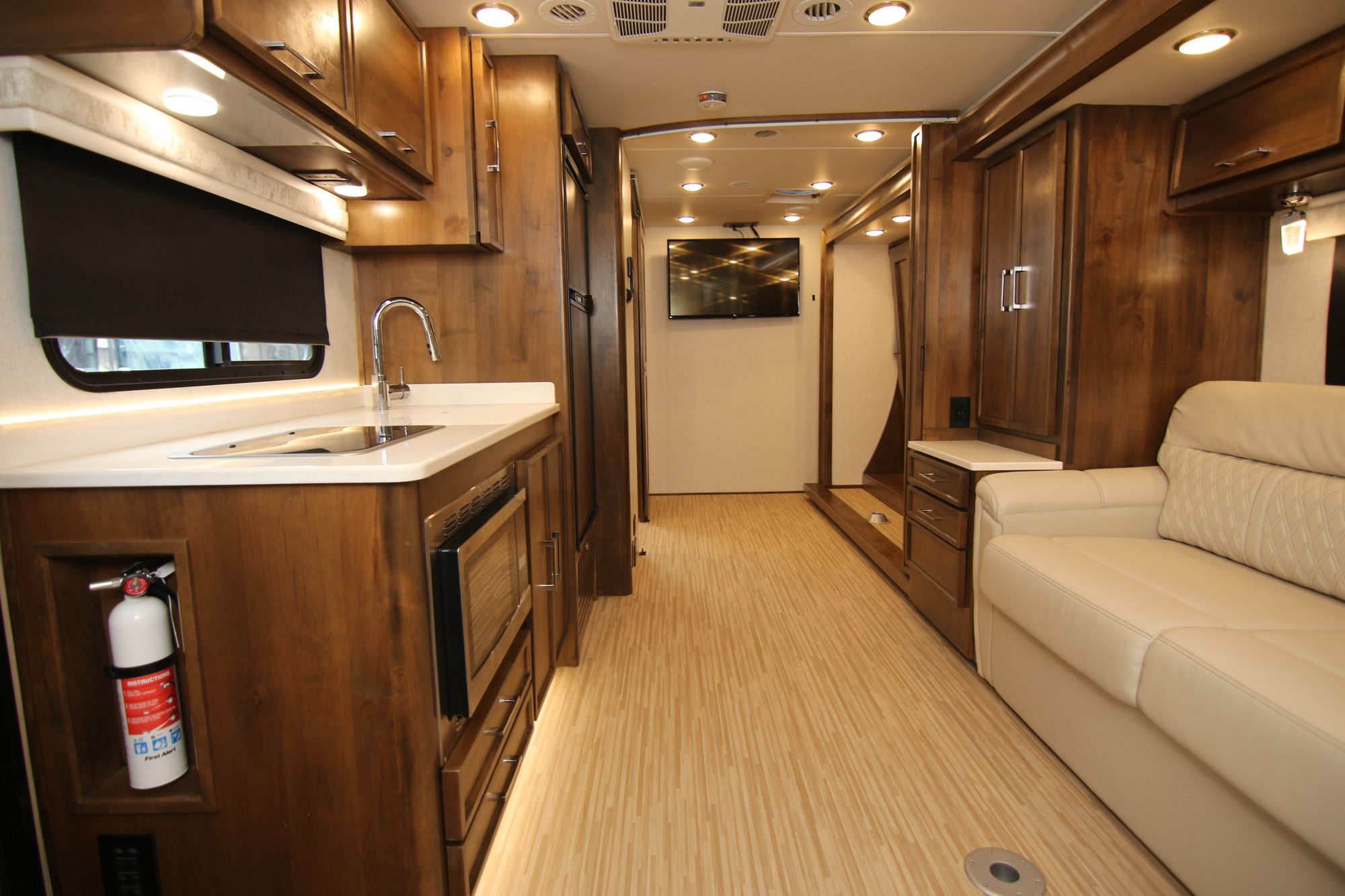 Used 2018 Tiffin Motor Homes Wayfarer 24FW Class C  For Sale