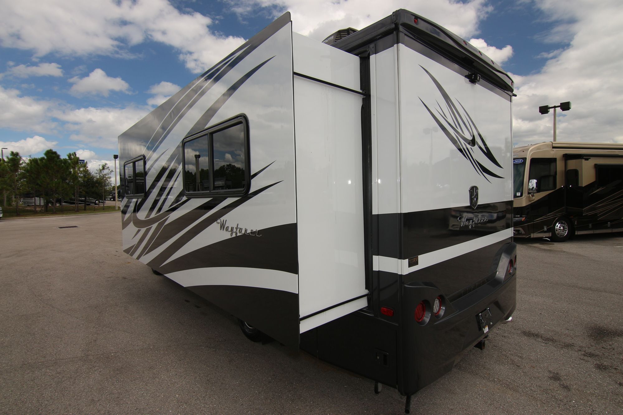 Used 2018 Tiffin Motor Homes Wayfarer 24FW Class C  For Sale