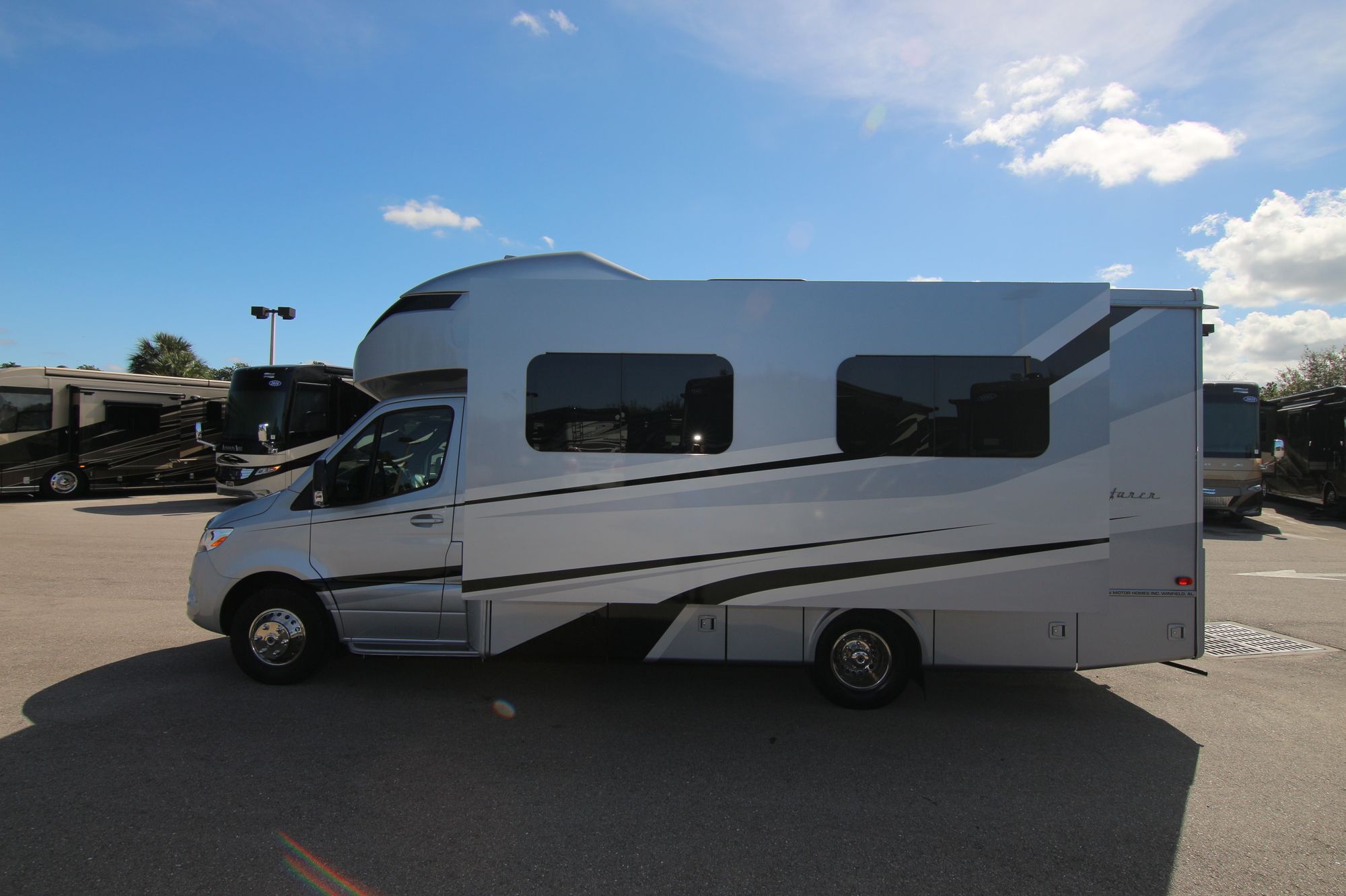 New 2020 Tiffin Motor Homes Wayfarer 25RW Class C  For Sale