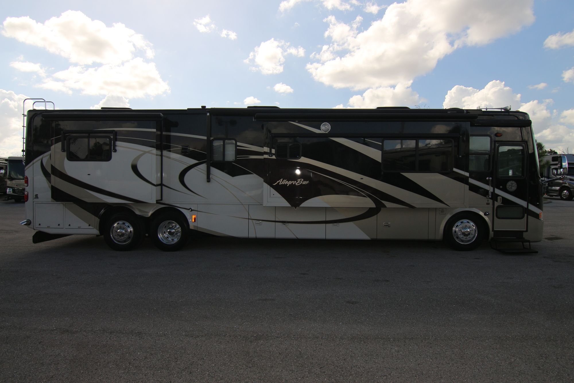 Used 2008 Tiffin Motor Homes Allegro Bus 42QRP Class A  For Sale