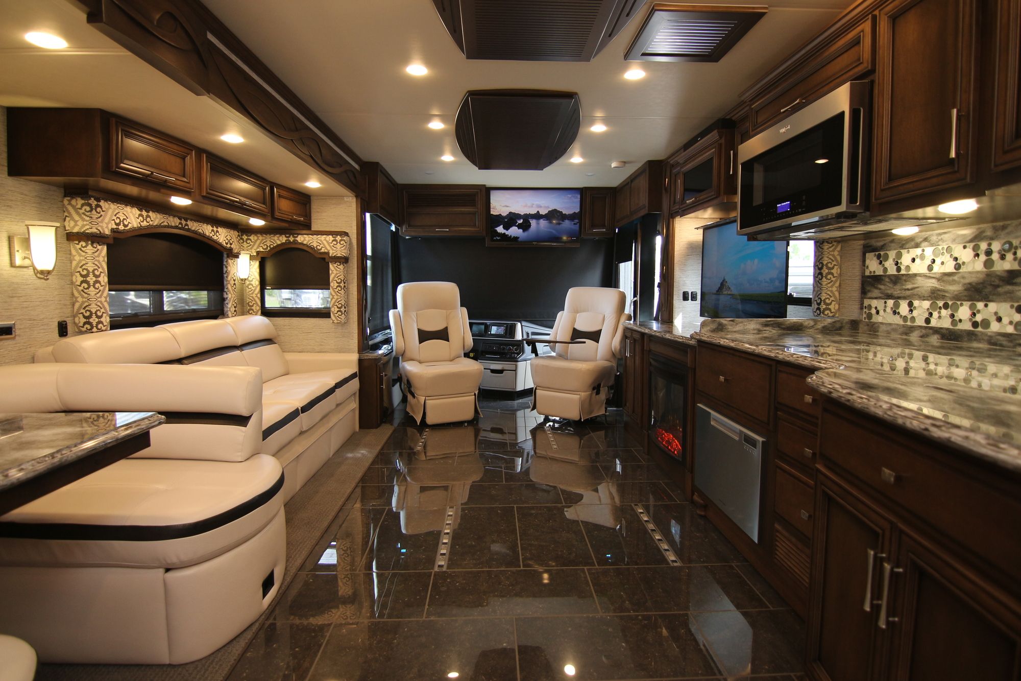 Used 2018 Newmar Ventana 3709 Class A  For Sale