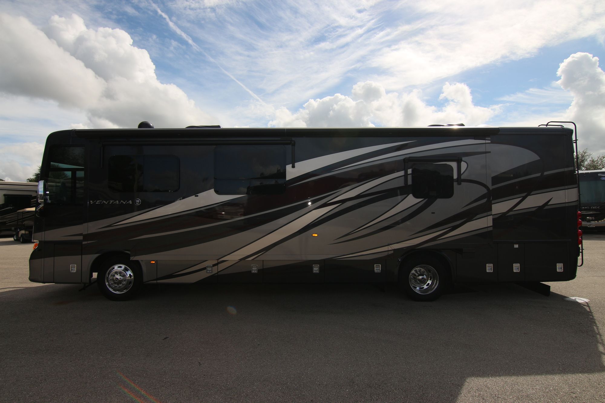 Used 2018 Newmar Ventana 3709 Class A  For Sale