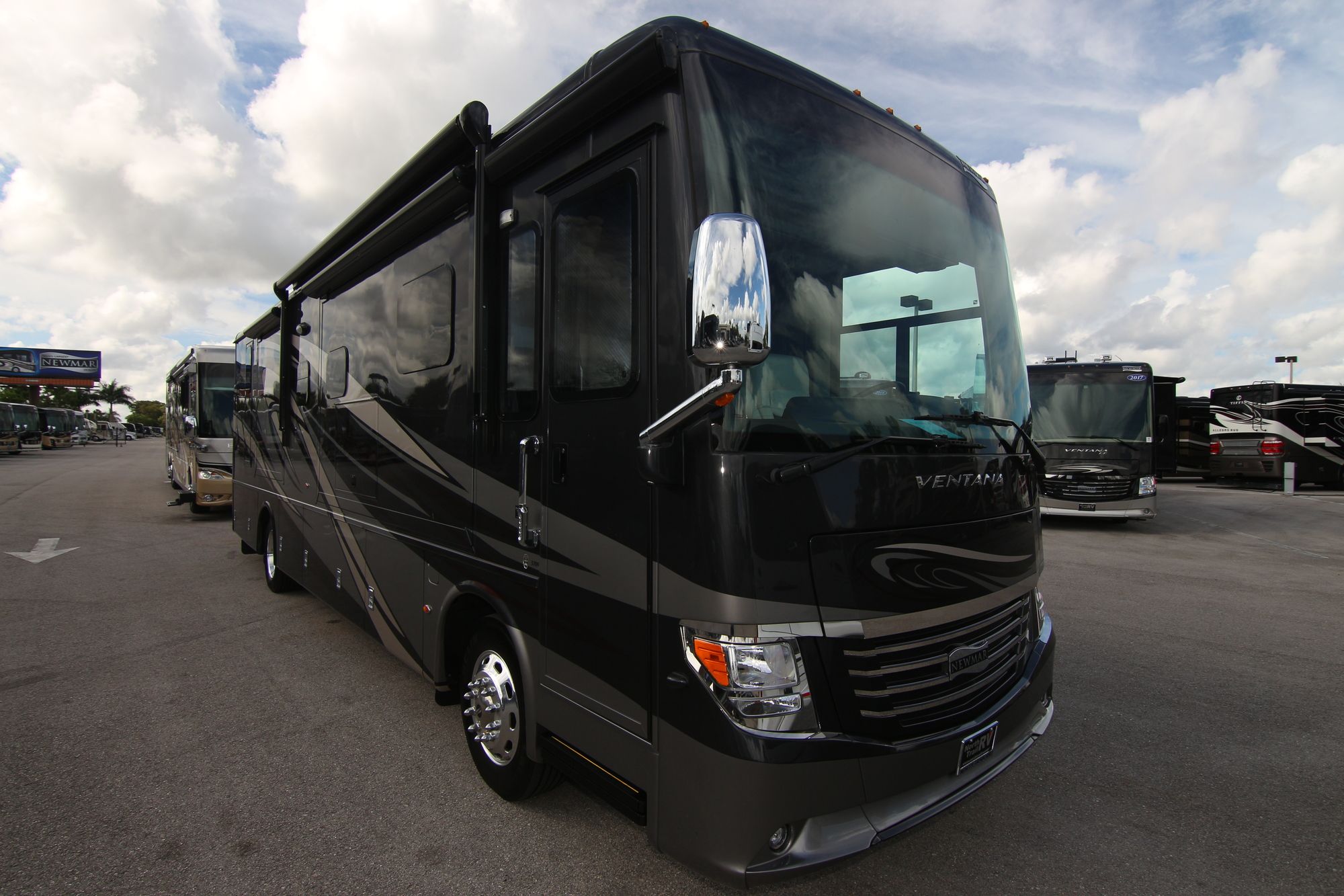 Used 2018 Newmar Ventana 3709 Class A  For Sale