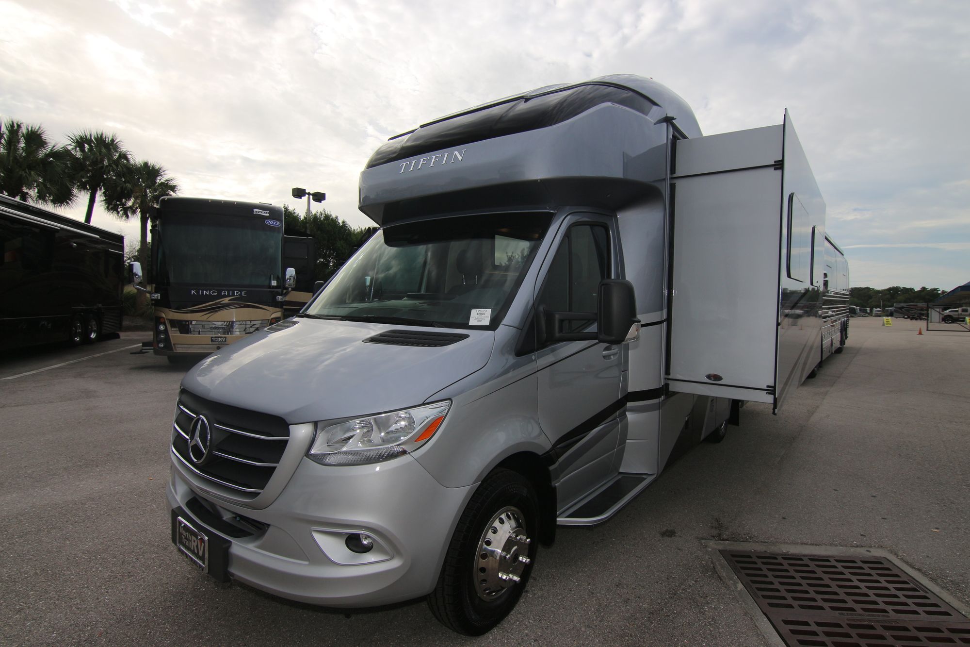 New 2020 Tiffin Motor Homes Wayfarer 25RW Class C  For Sale