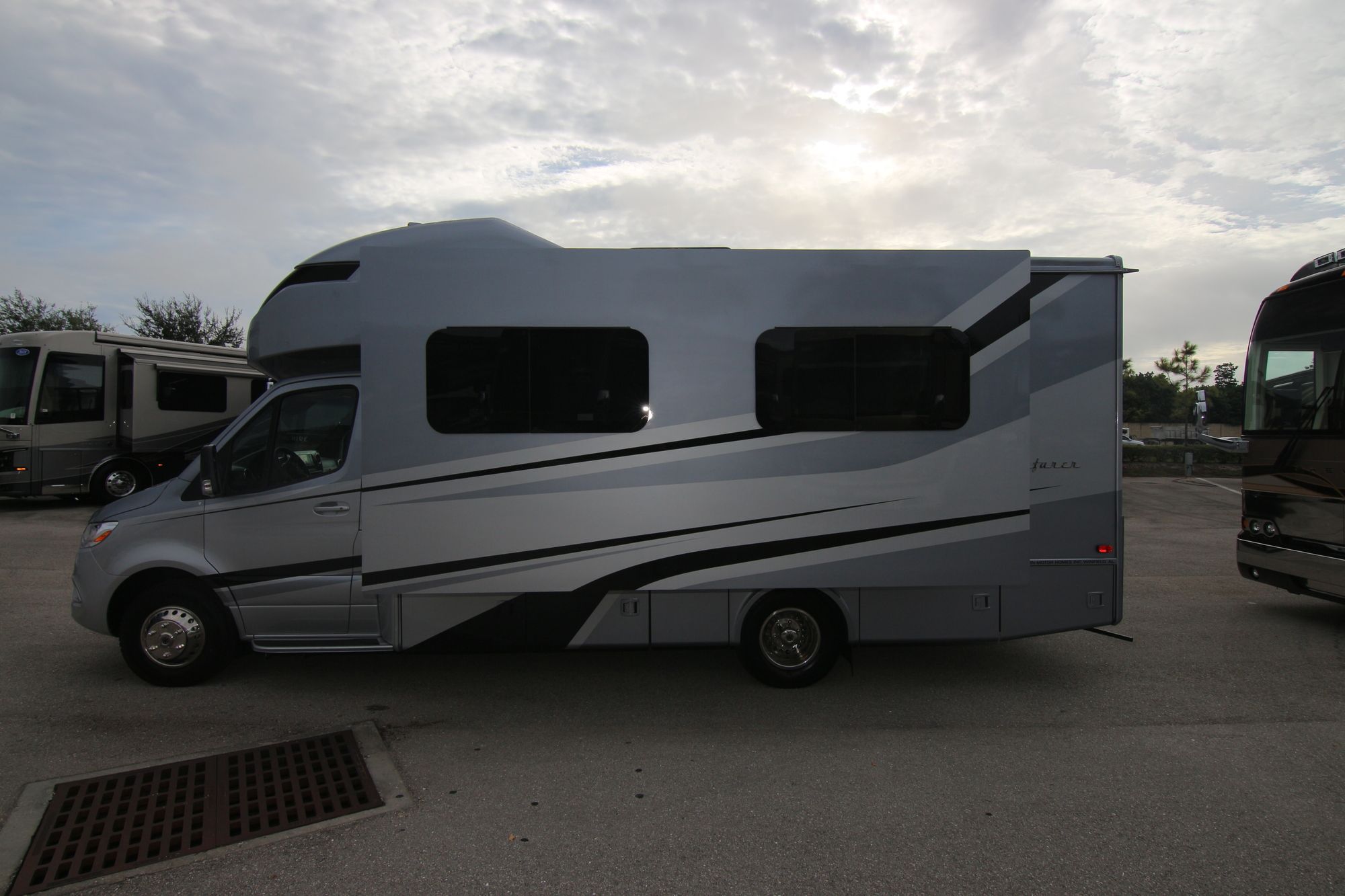 New 2020 Tiffin Motor Homes Wayfarer 25RW Class C  For Sale