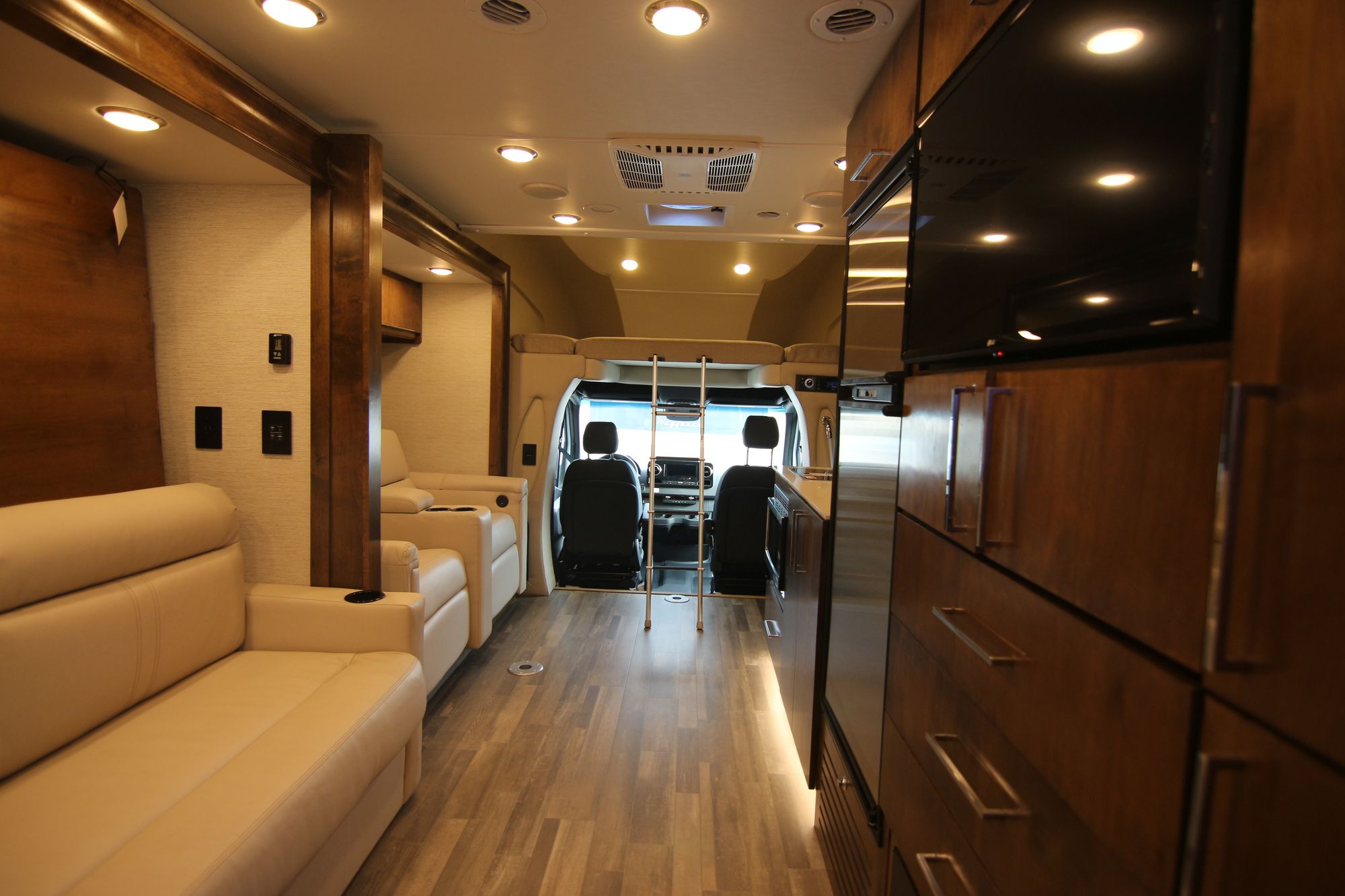 New 2020 Tiffin Motor Homes Wayfarer 25RW Class C  For Sale