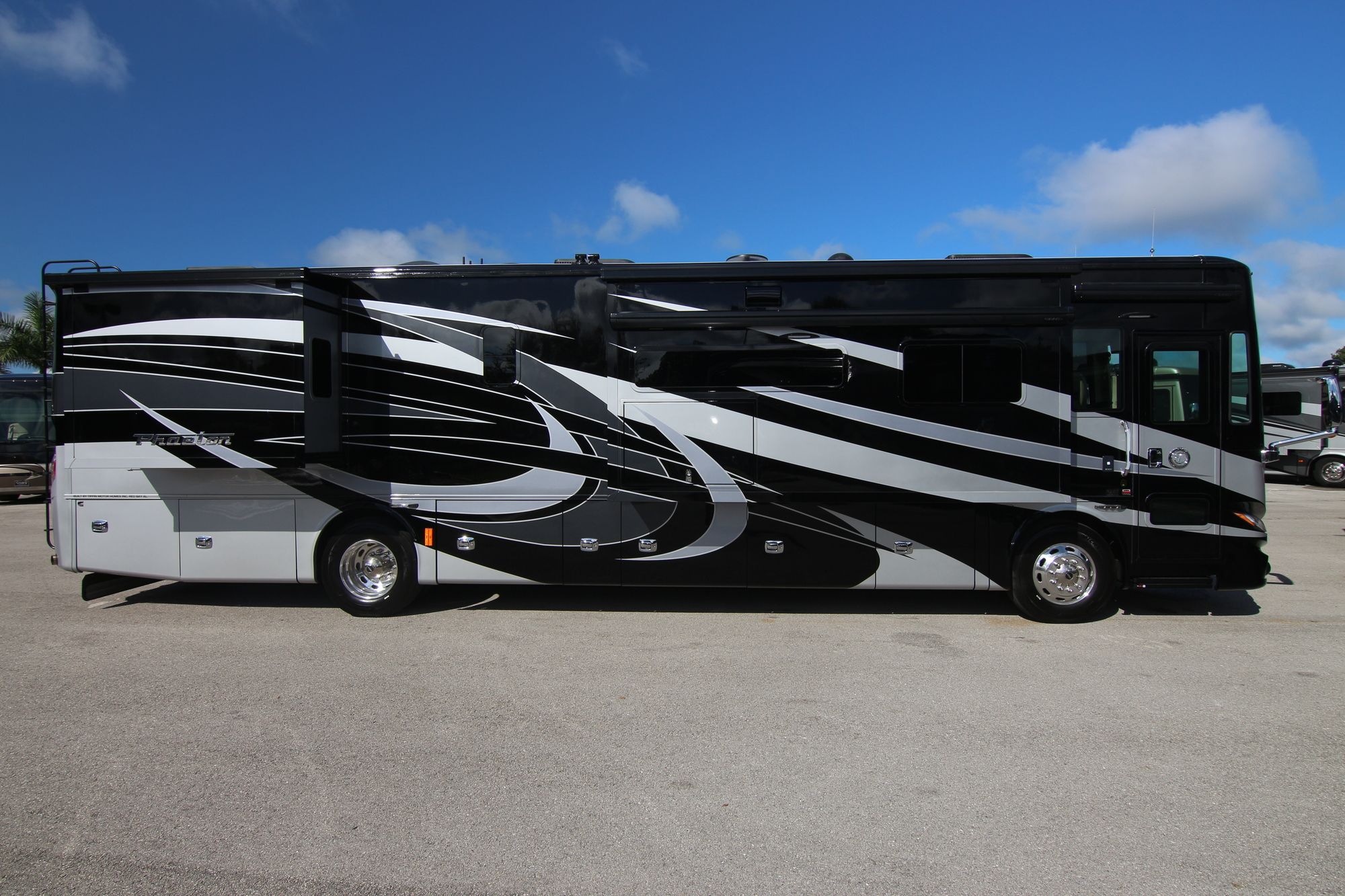 New 2019 Tiffin Motor Homes Phaeton 40QKH Class A  For Sale