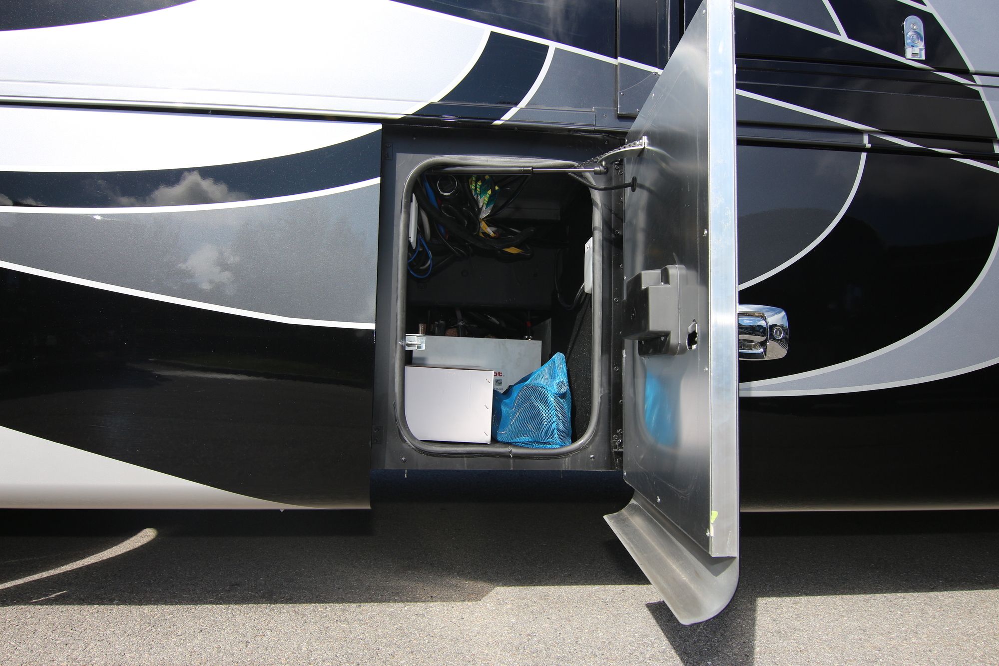 New 2019 Tiffin Motor Homes Phaeton 40QKH Class A  For Sale