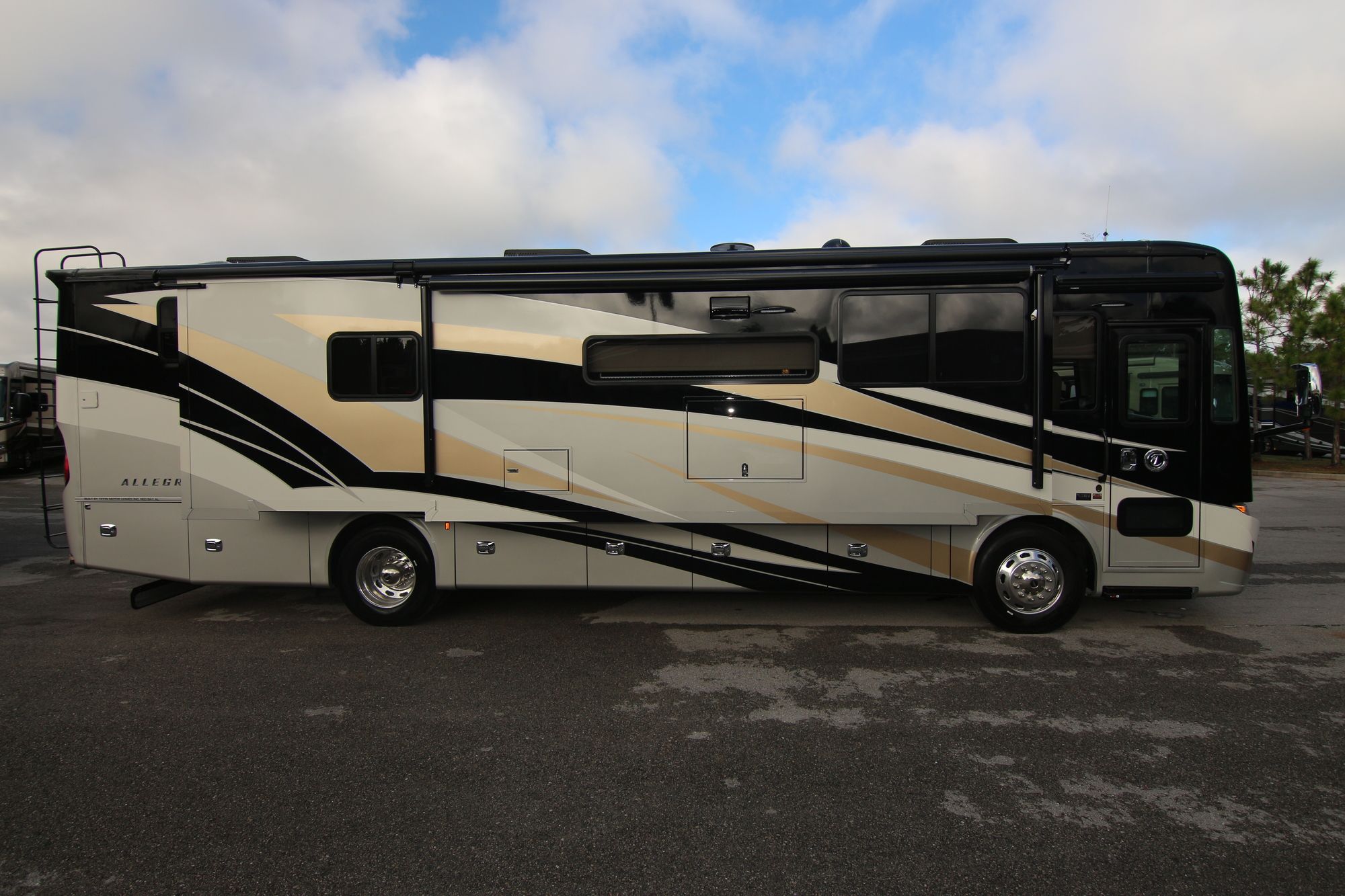 New 2020 Tiffin Motor Homes Allegro Red 37BA Class A  For Sale