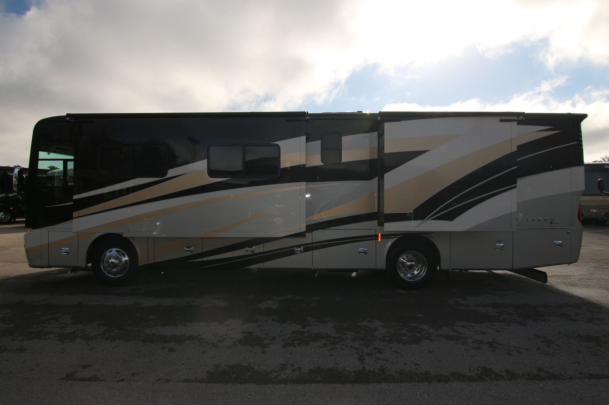 New 2020 Tiffin Motor Homes Allegro Red 37BA Class A  For Sale