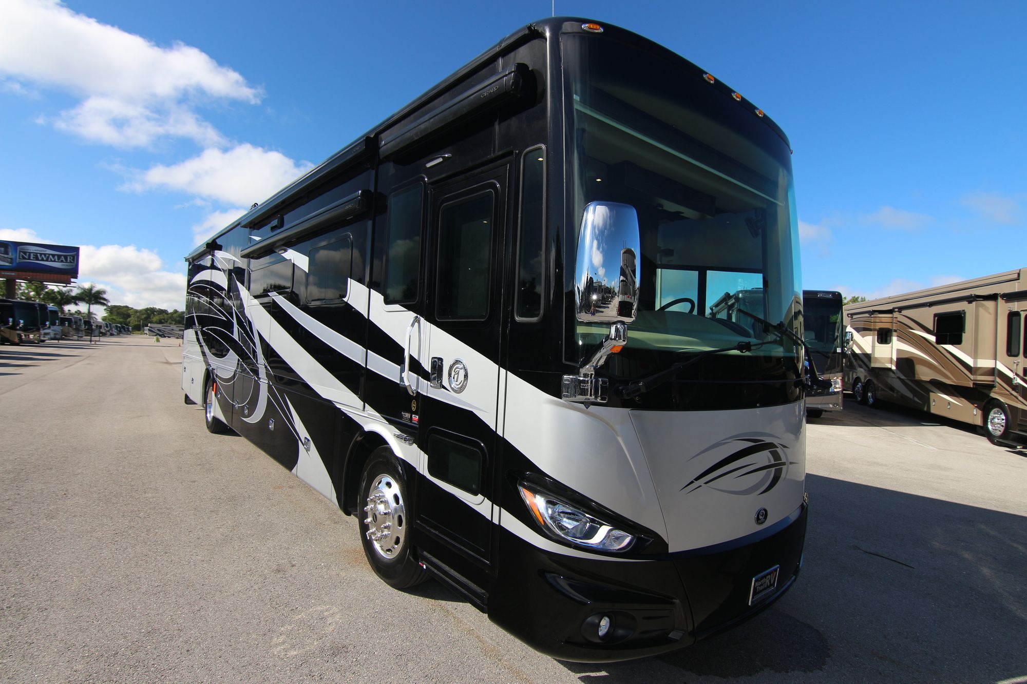 New 2019 Tiffin Motor Homes Phaeton 40QKH Class A  For Sale