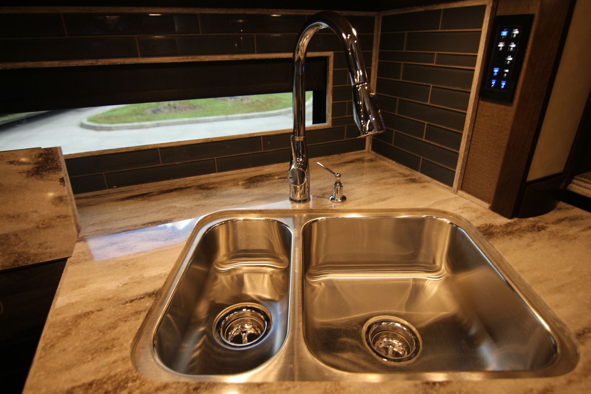 New 2019 Tiffin Motor Homes Phaeton 40QKH Class A  For Sale