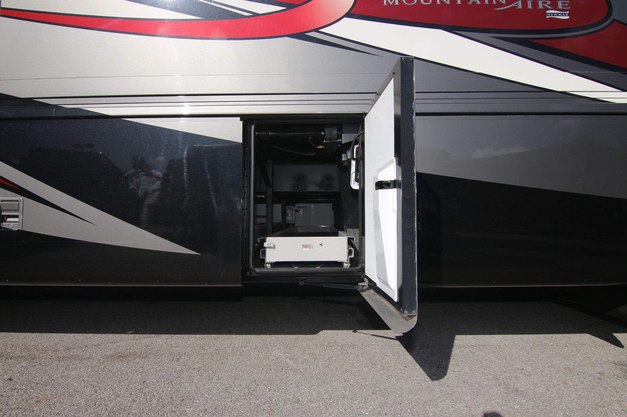 Used 2011 Newmar Mountain Aire 4344 Class A  For Sale